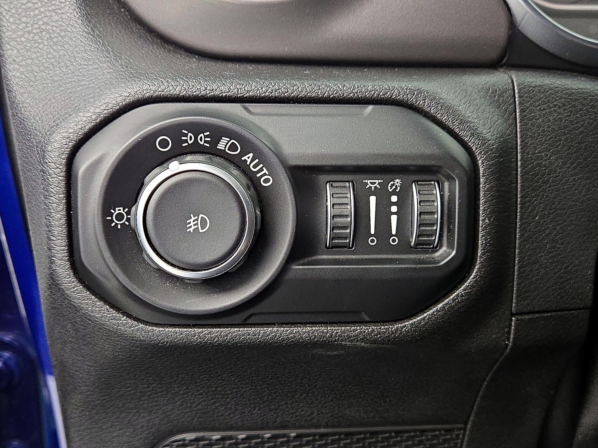 Thumbnail: 2018 Jeep Wrangler - 13