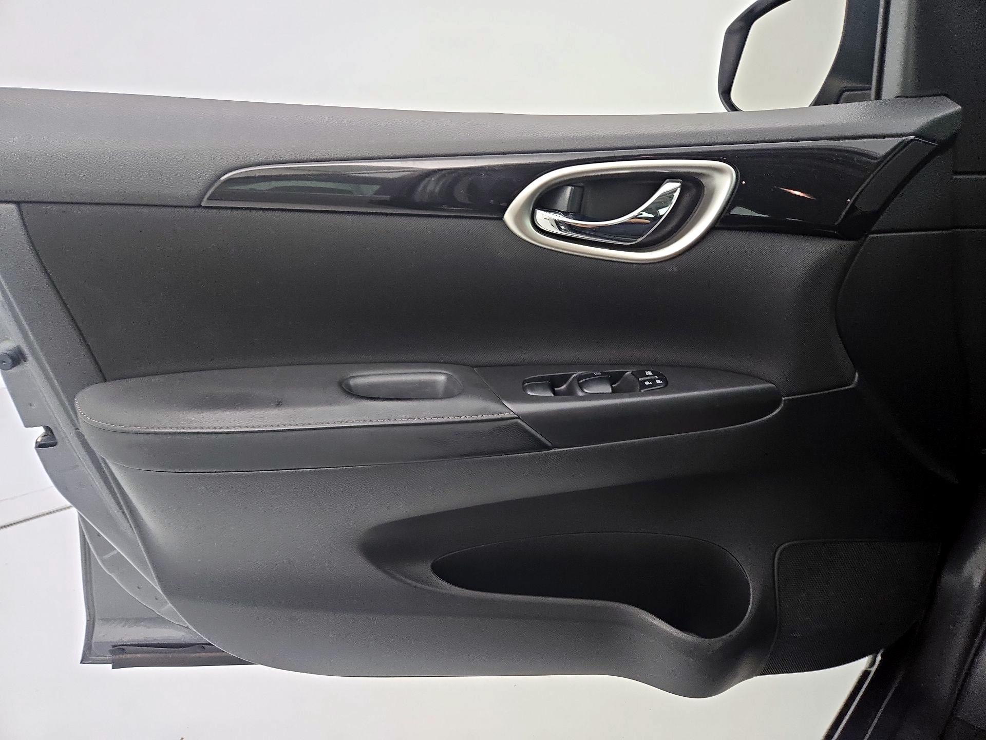 Thumbnail: 2019 Nissan Sentra - 12