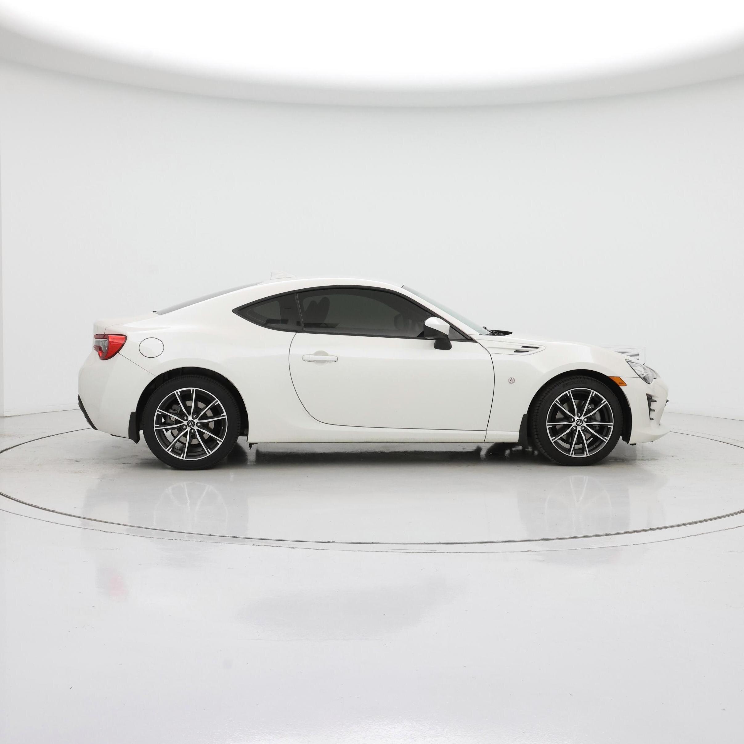 Thumbnail: 2017 Toyota 86 - 7
