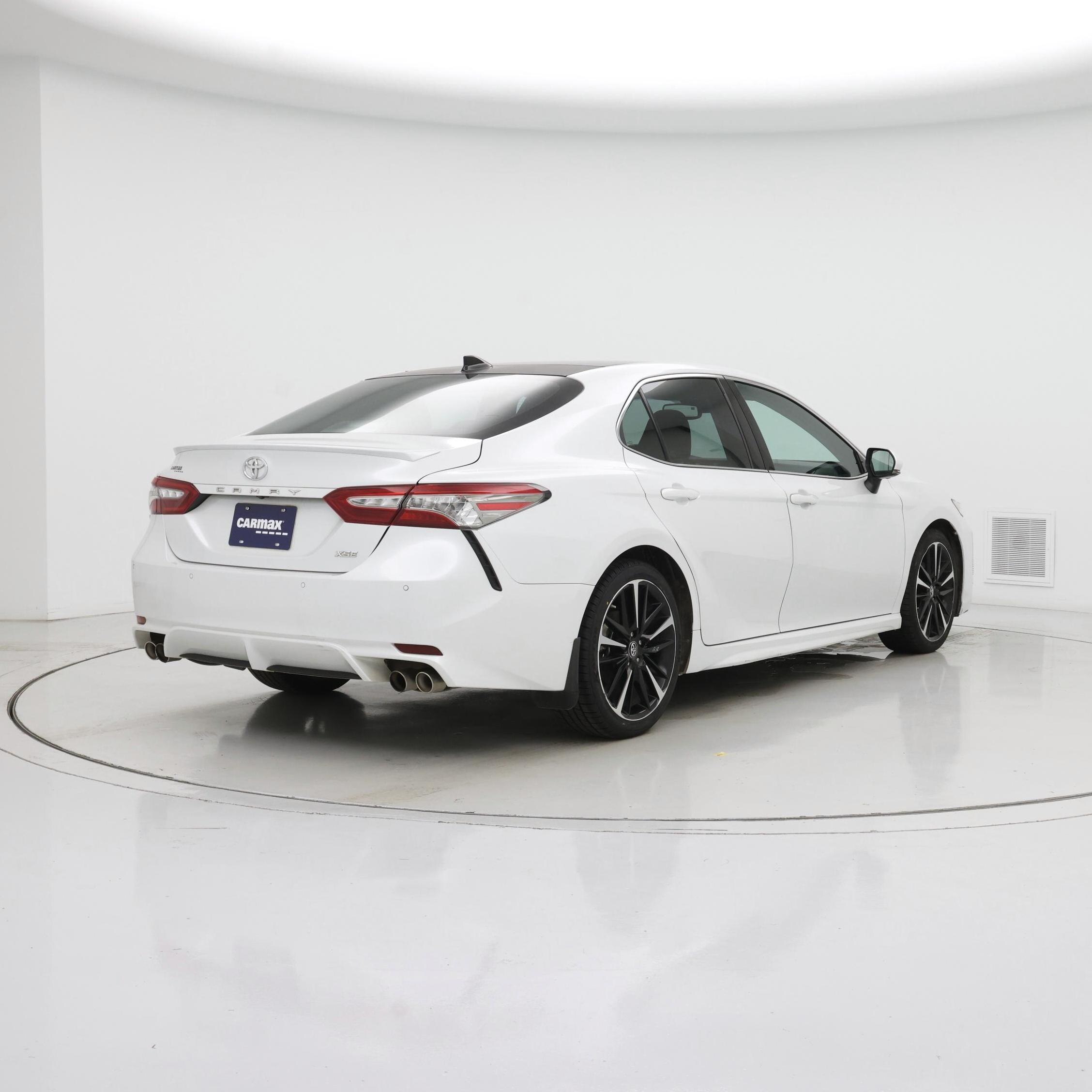 Thumbnail: 2018 Toyota Camry - 8
