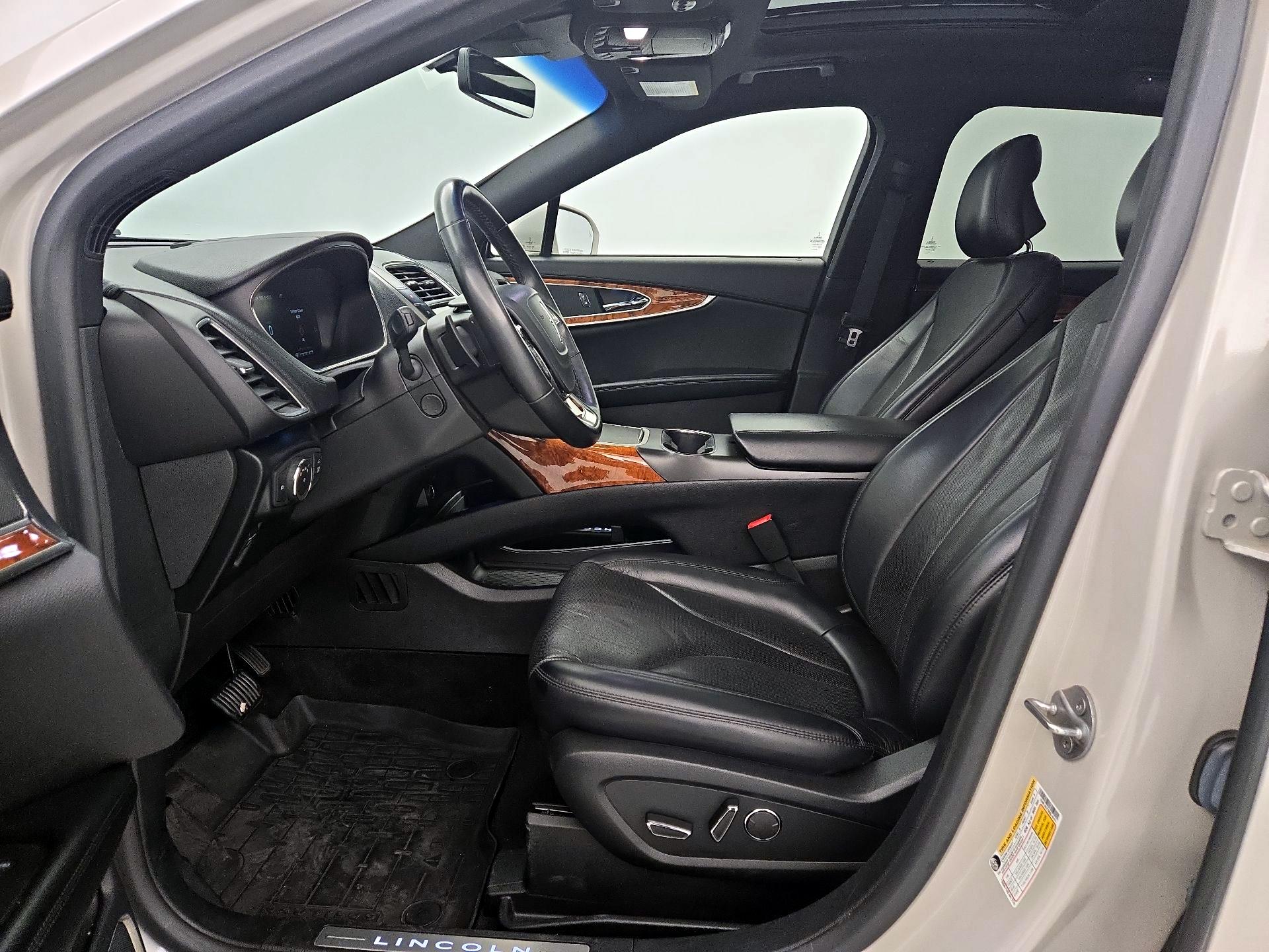 Thumbnail: 2019 Lincoln Nautilus - 11