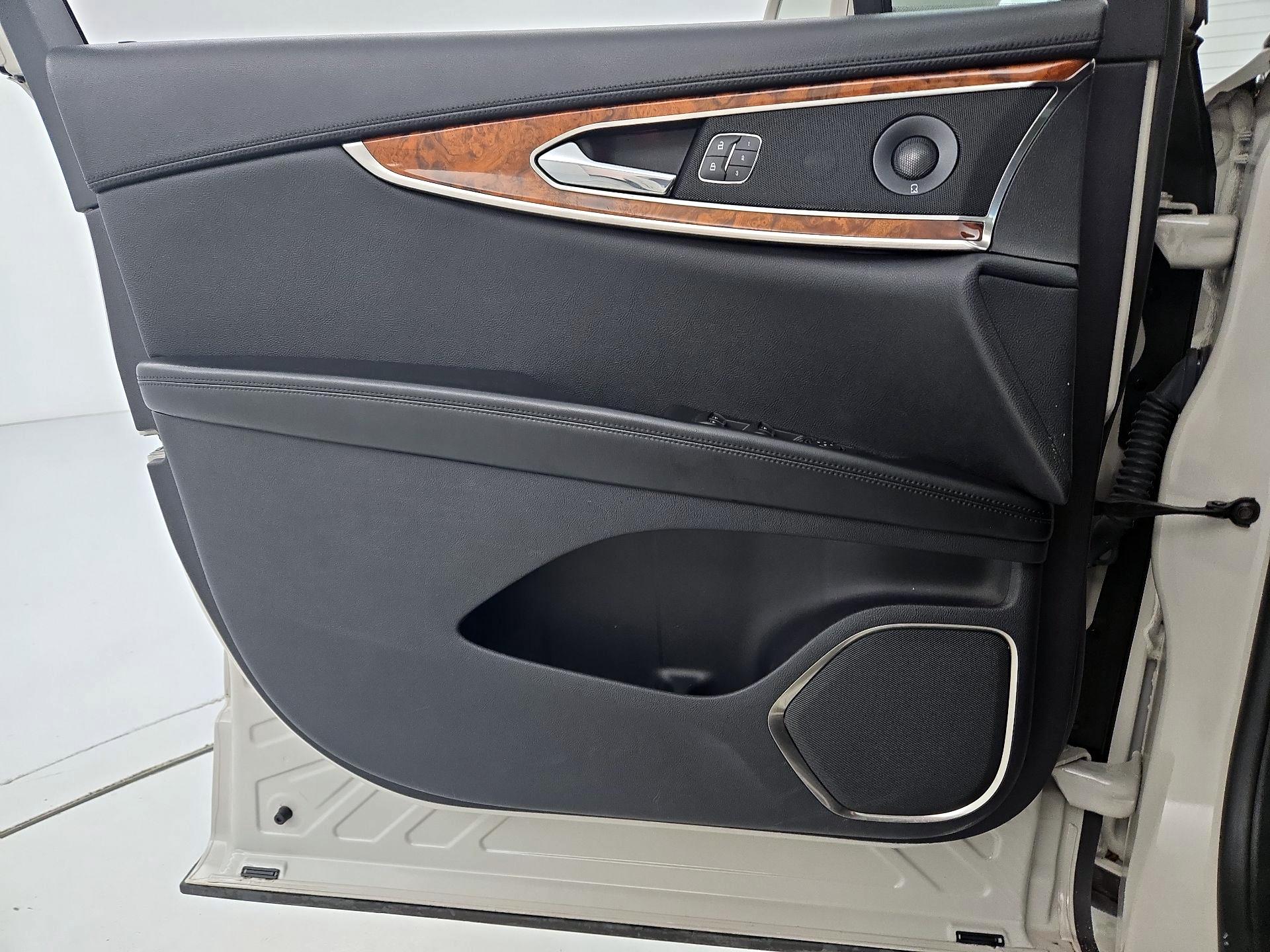 Thumbnail: 2019 Lincoln Nautilus - 12