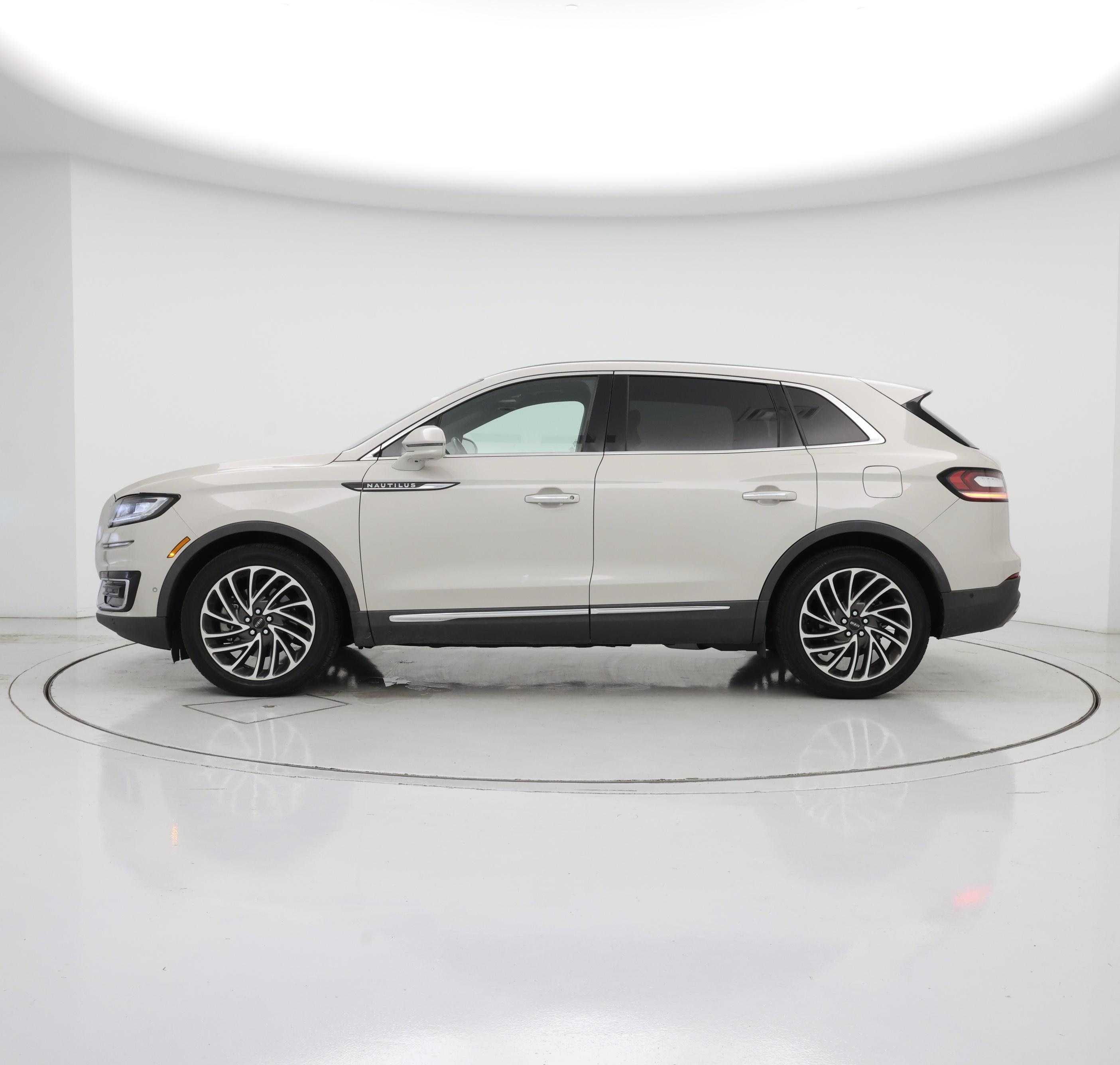 Thumbnail: 2019 Lincoln Nautilus - 3