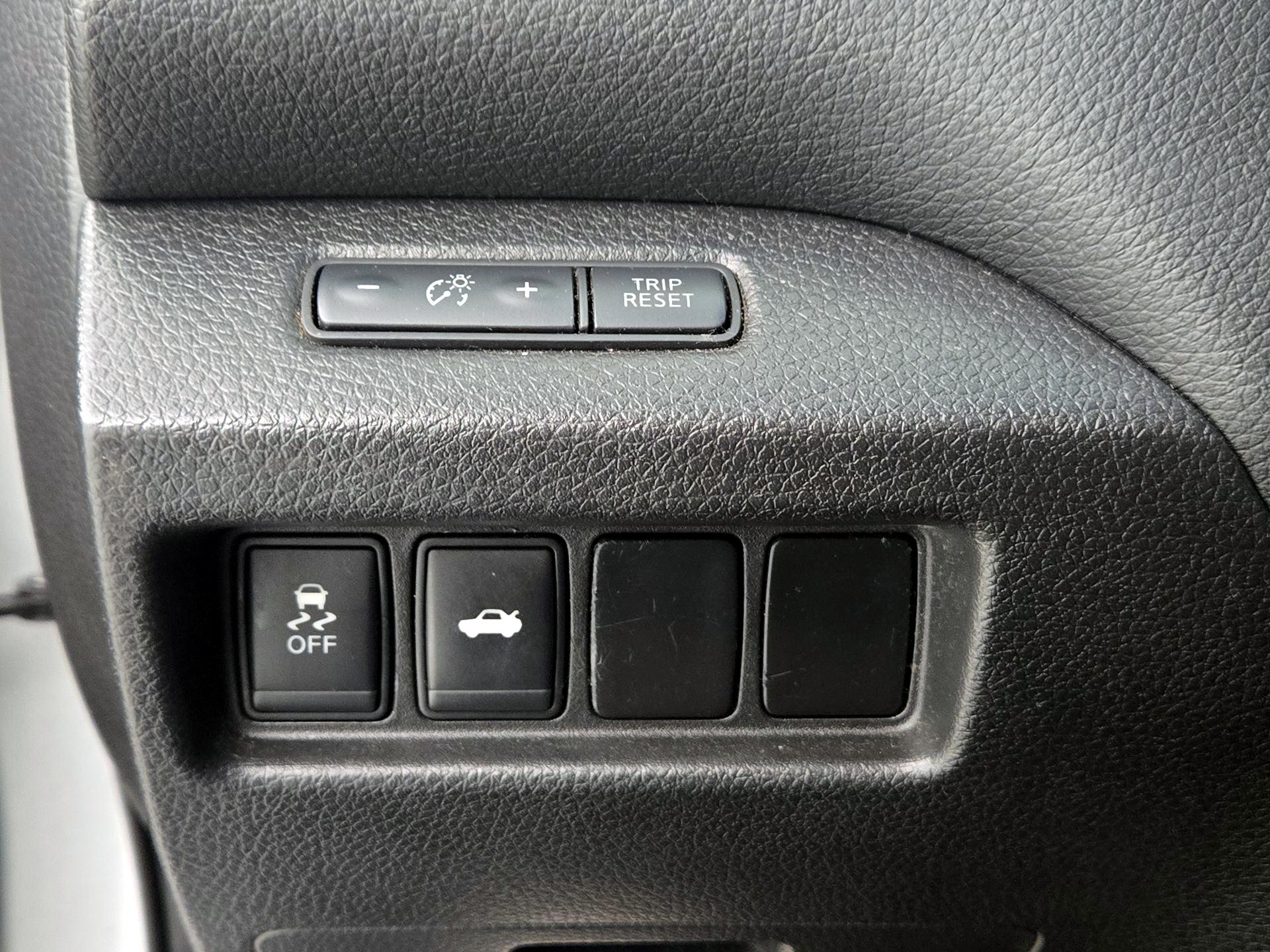 Thumbnail: 2014 Nissan Altima - 13