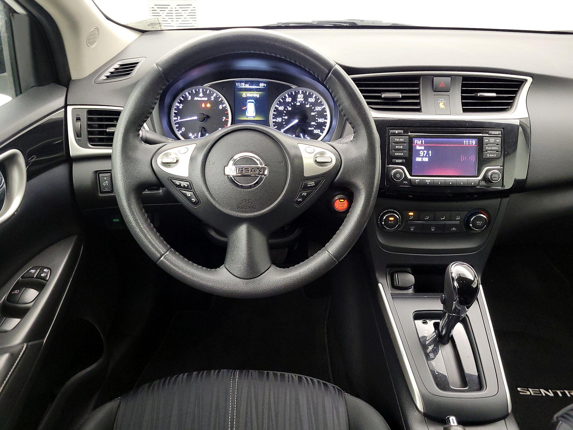 Thumbnail: 2017 Nissan Sentra - 10