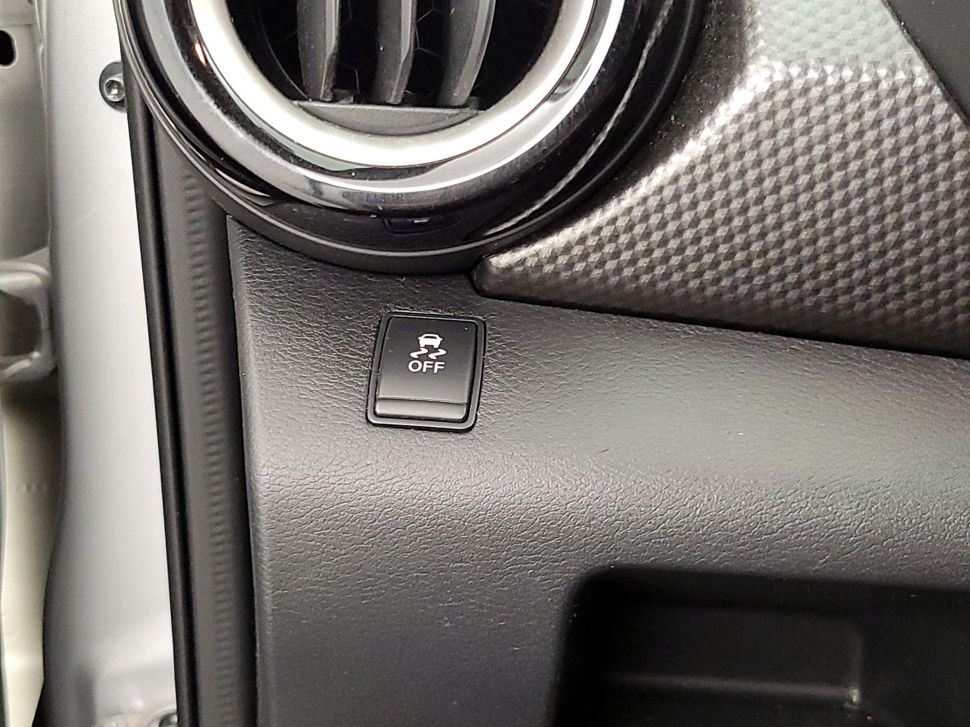 Thumbnail: 2018 Nissan Kicks - 13
