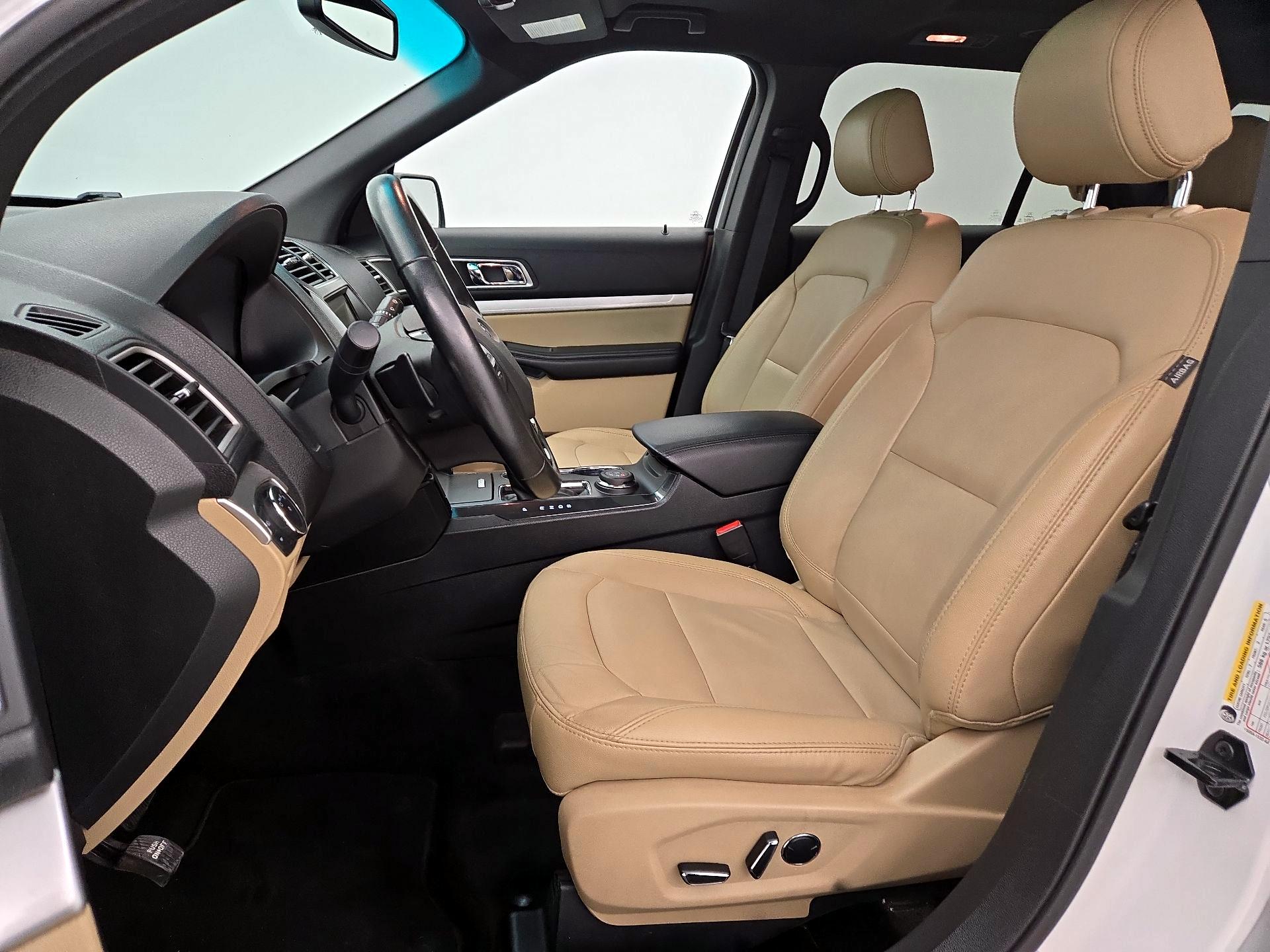 Thumbnail: 2016 Ford Explorer - 11