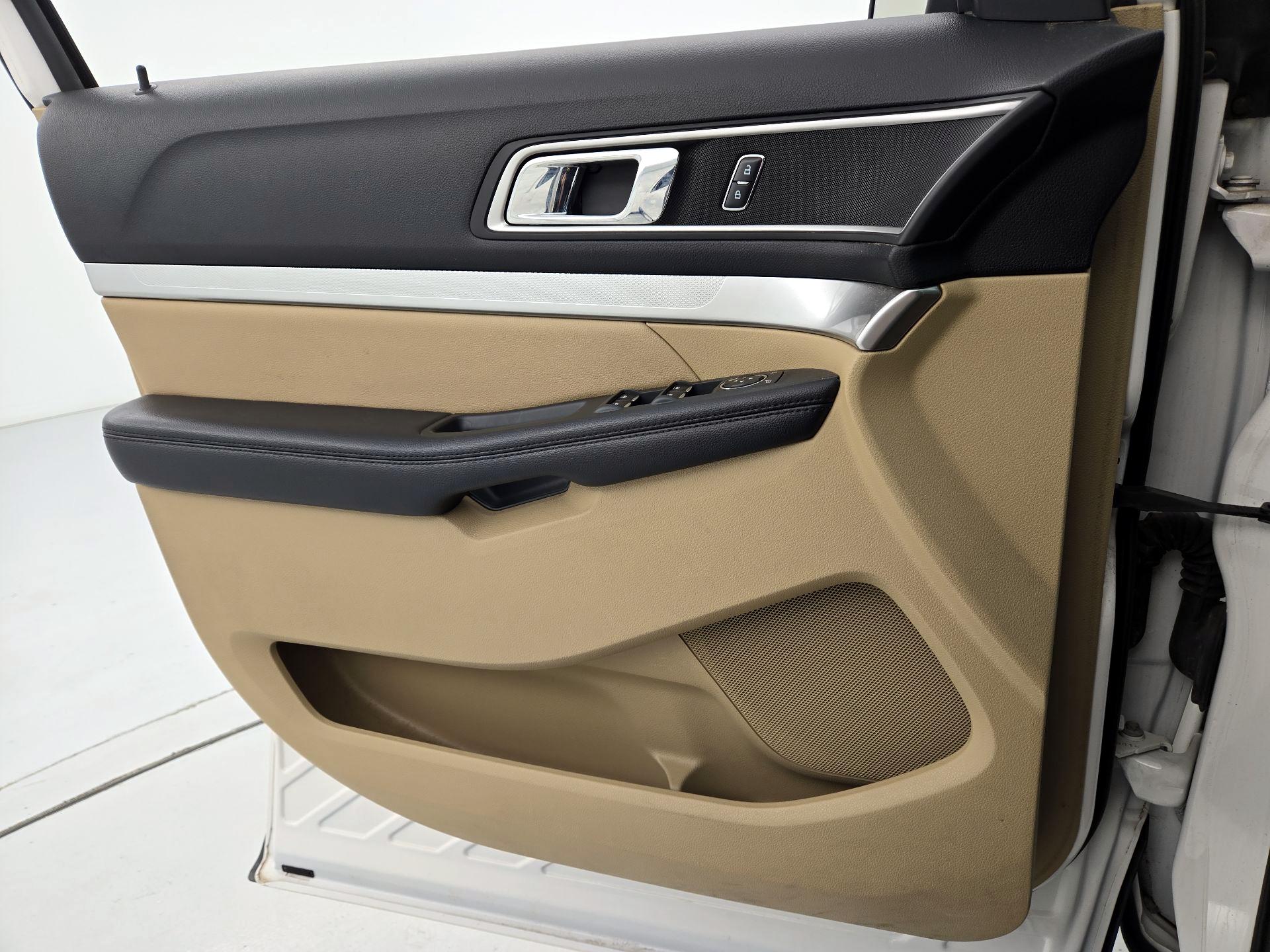 Thumbnail: 2016 Ford Explorer - 12
