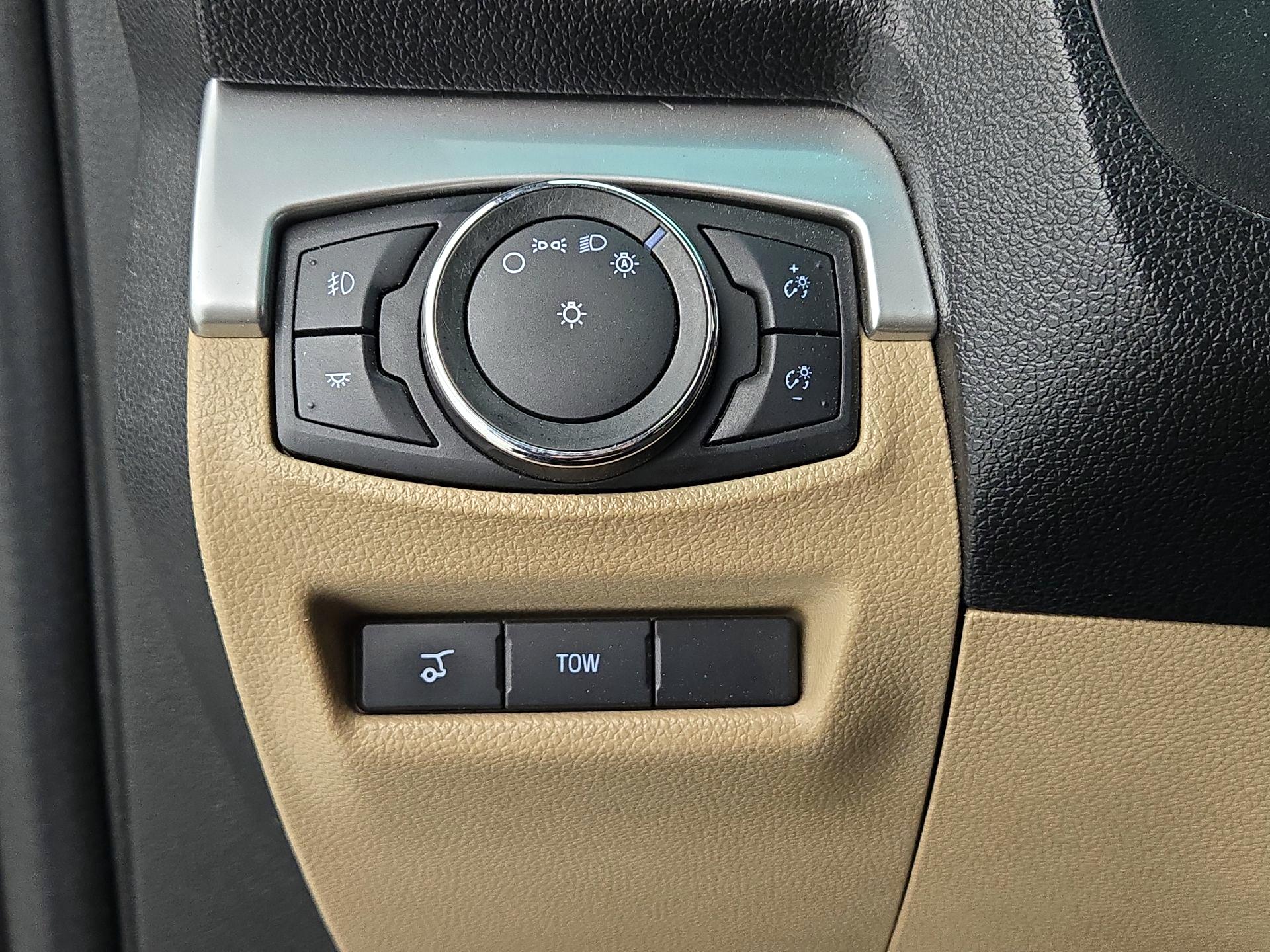 Thumbnail: 2016 Ford Explorer - 13