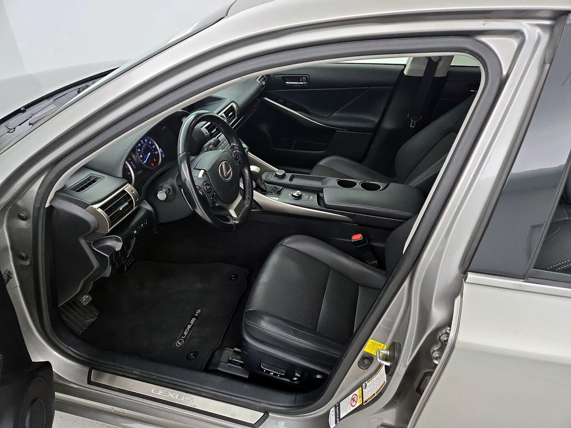 Thumbnail: 2016 Lexus IS - 11