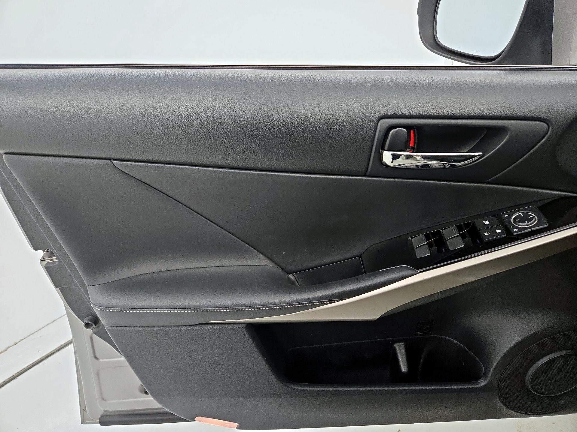 Thumbnail: 2016 Lexus IS - 12