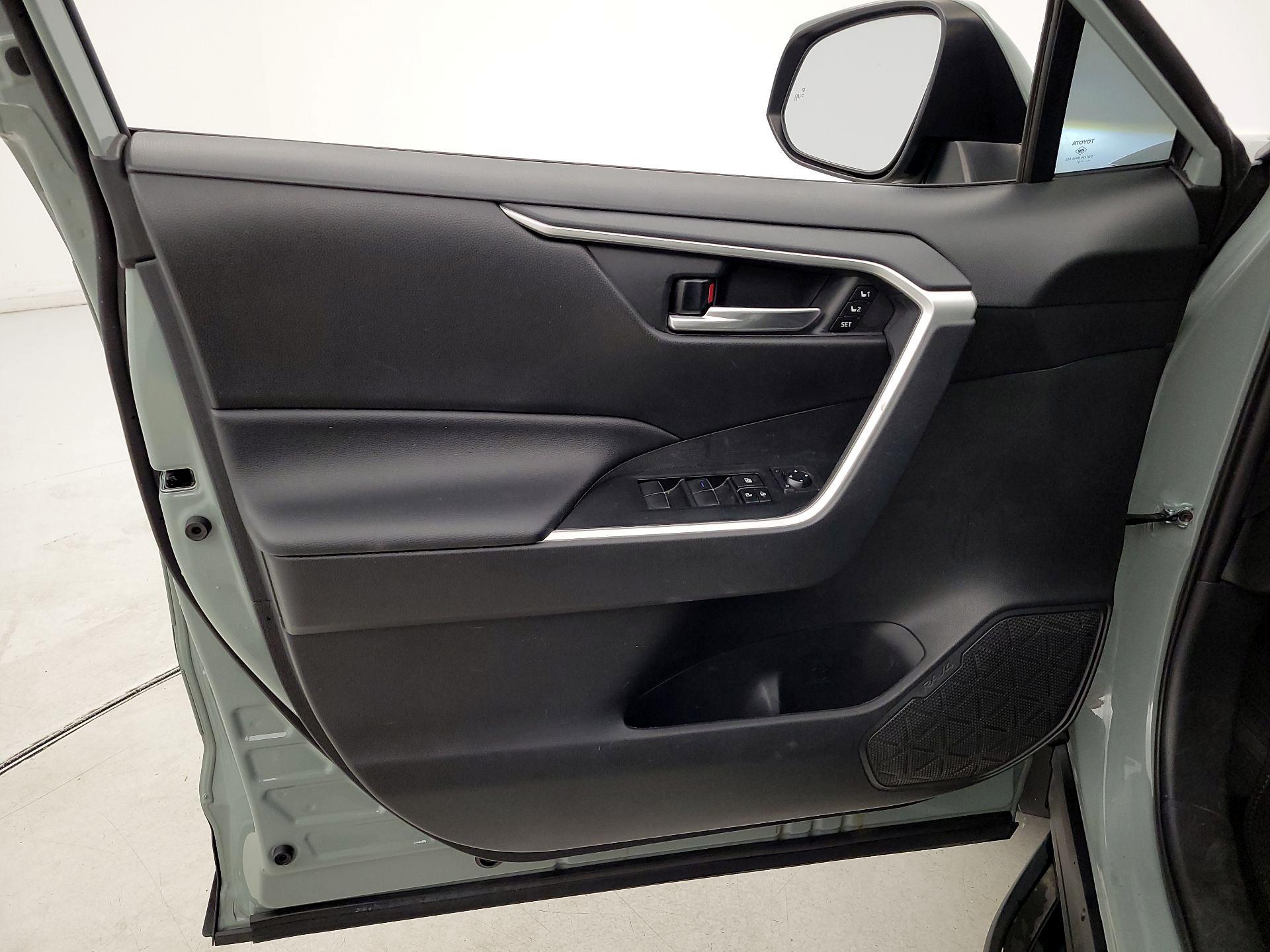 Thumbnail: 2021 Toyota RAV4 - 12