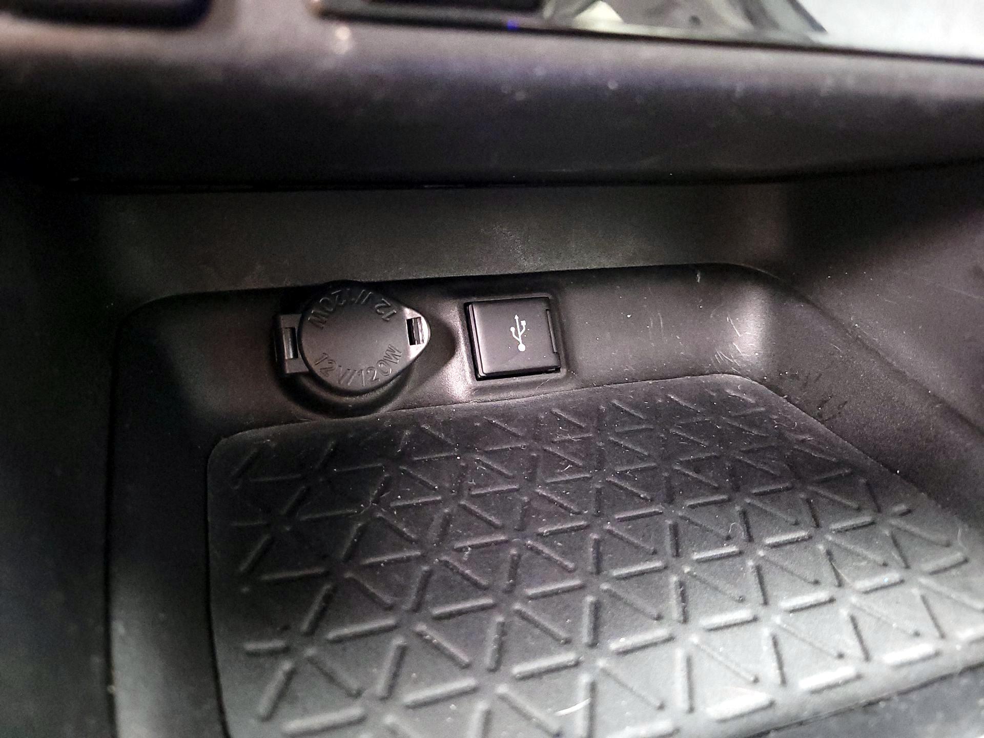 Thumbnail: 2021 Toyota RAV4 - 18