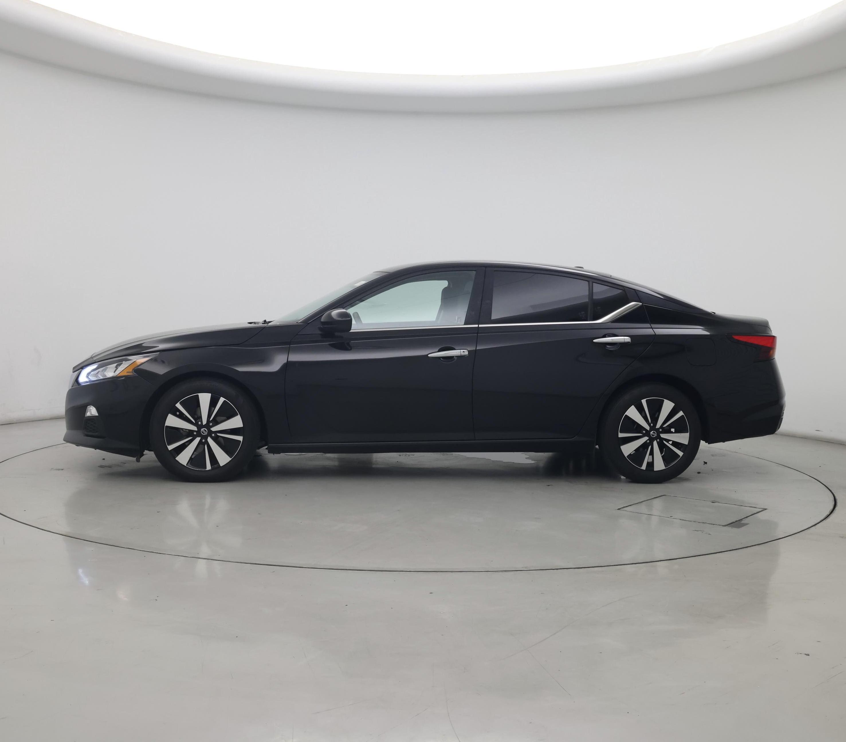 Thumbnail: 2022 Nissan Altima - 3