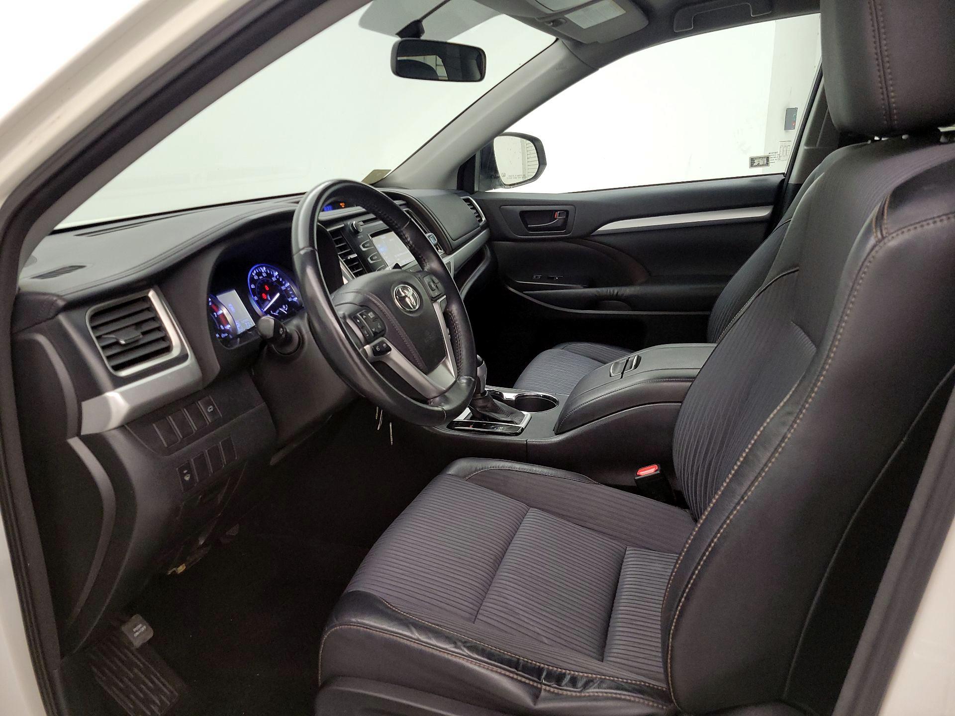 Thumbnail: 2014 Toyota Highlander - 11