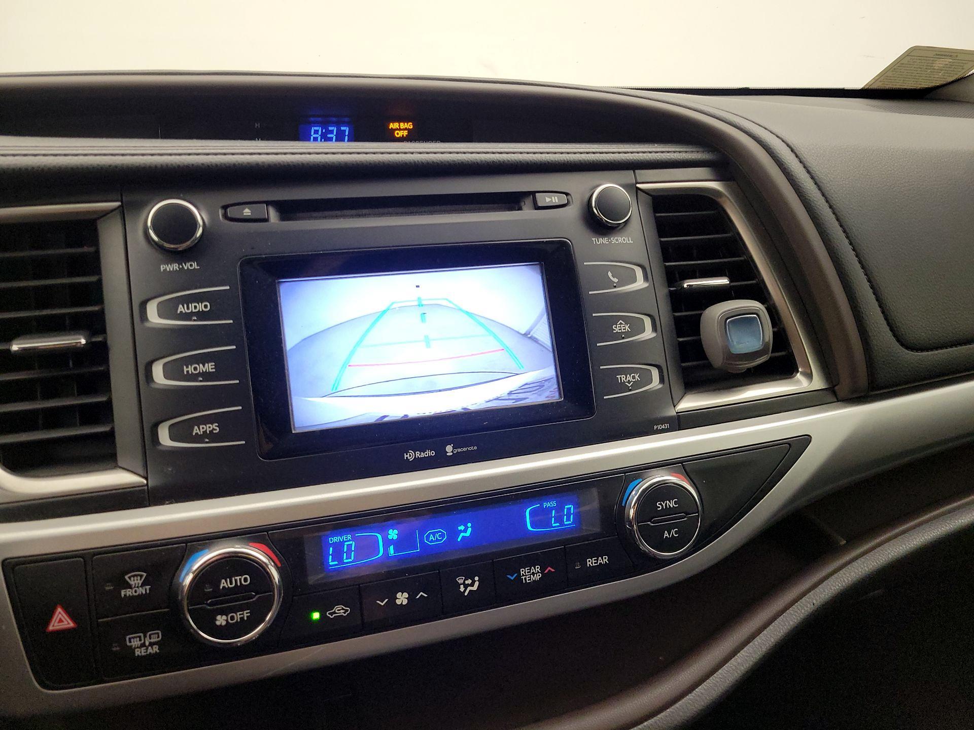 Thumbnail: 2014 Toyota Highlander - 14