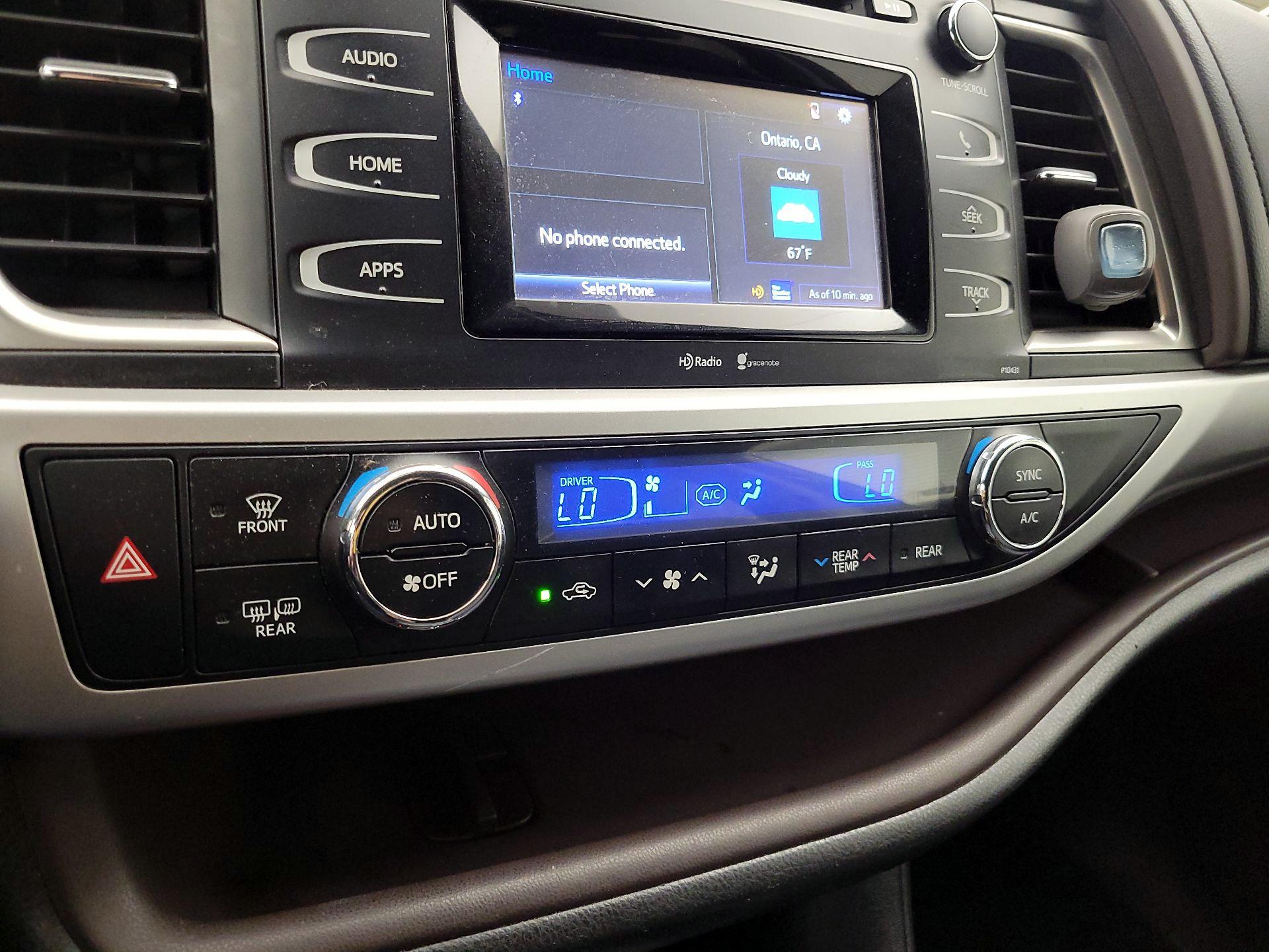 Thumbnail: 2014 Toyota Highlander - 16
