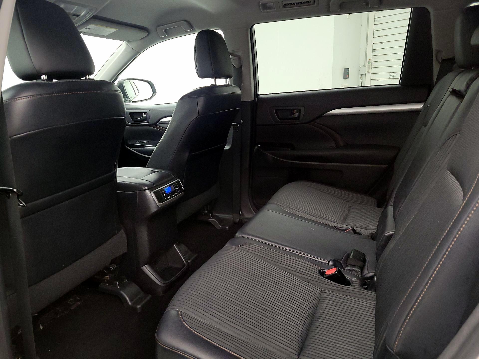 Thumbnail: 2014 Toyota Highlander - 19