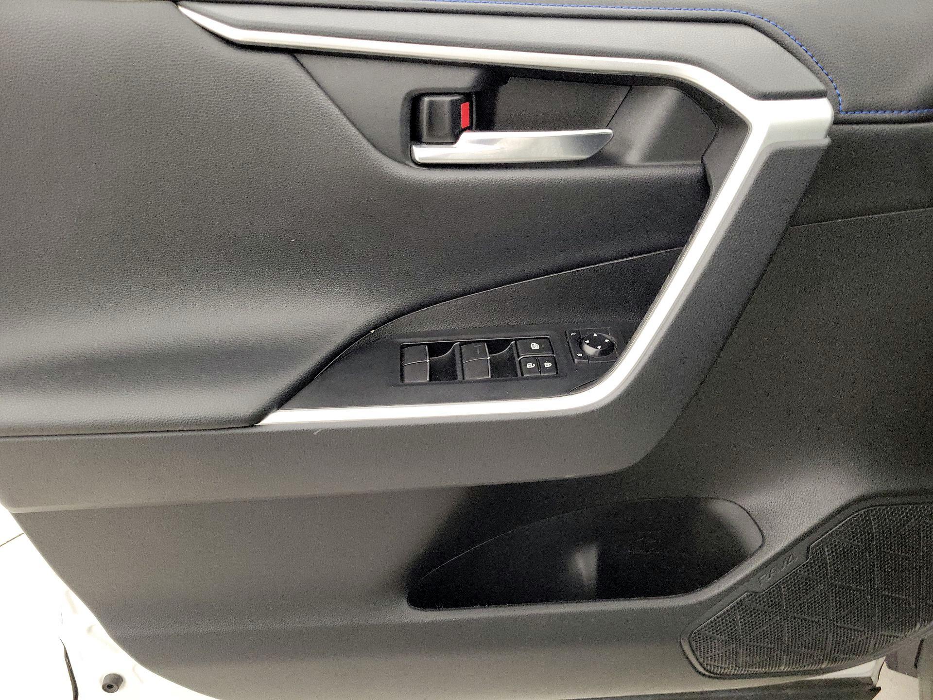 Thumbnail: 2021 Toyota RAV4 - 12