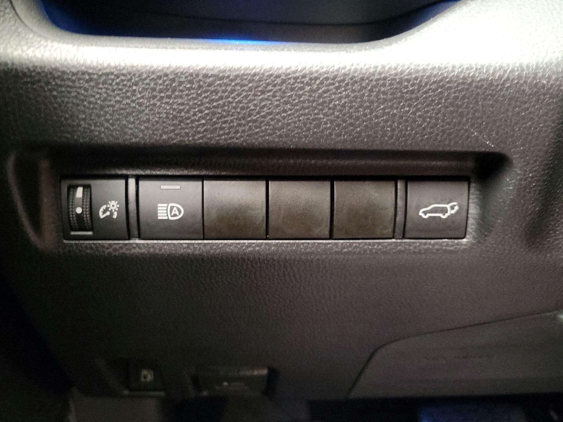 Thumbnail: 2021 Toyota RAV4 - 13
