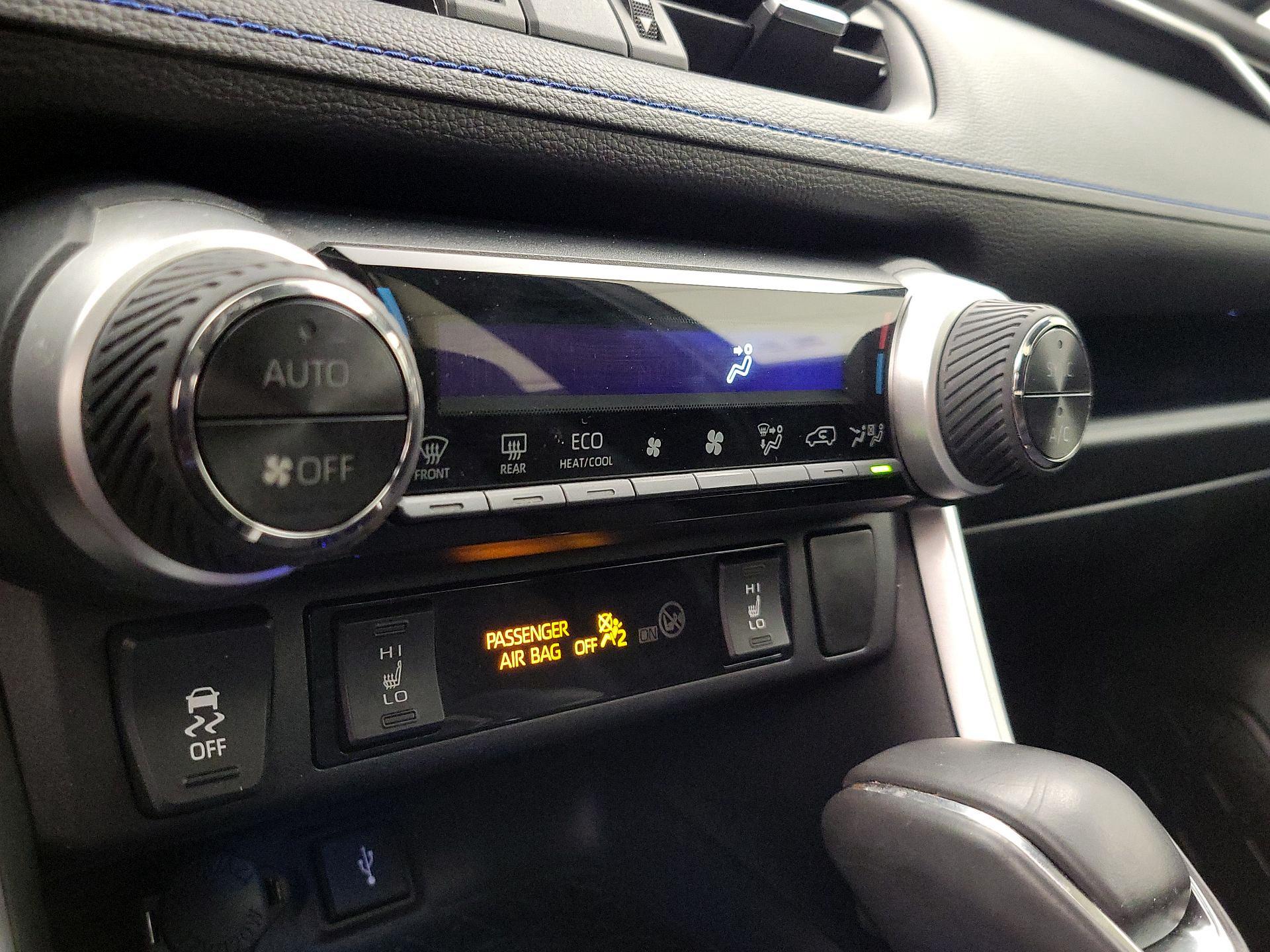 Thumbnail: 2021 Toyota RAV4 - 17