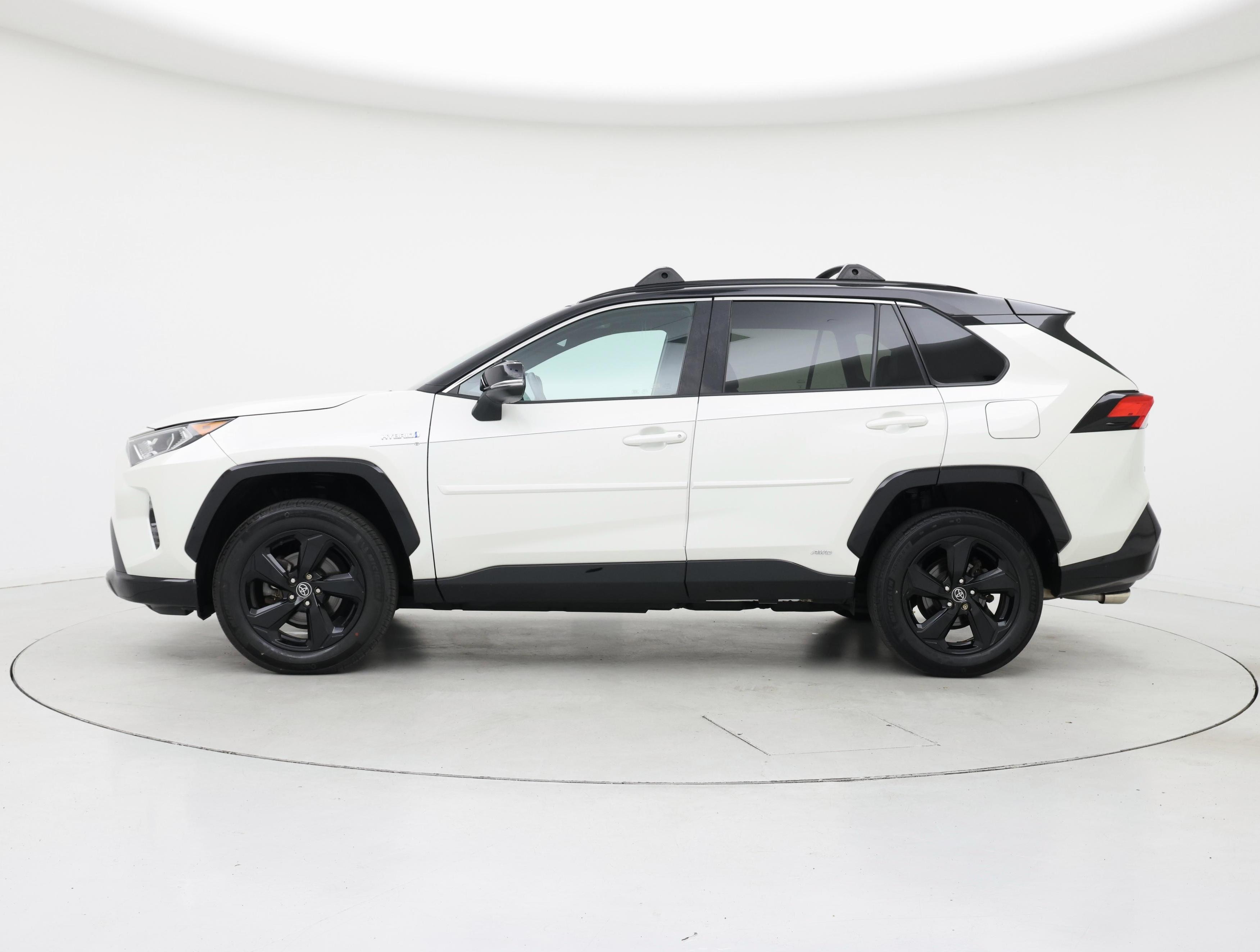 Thumbnail: 2021 Toyota RAV4 - 3