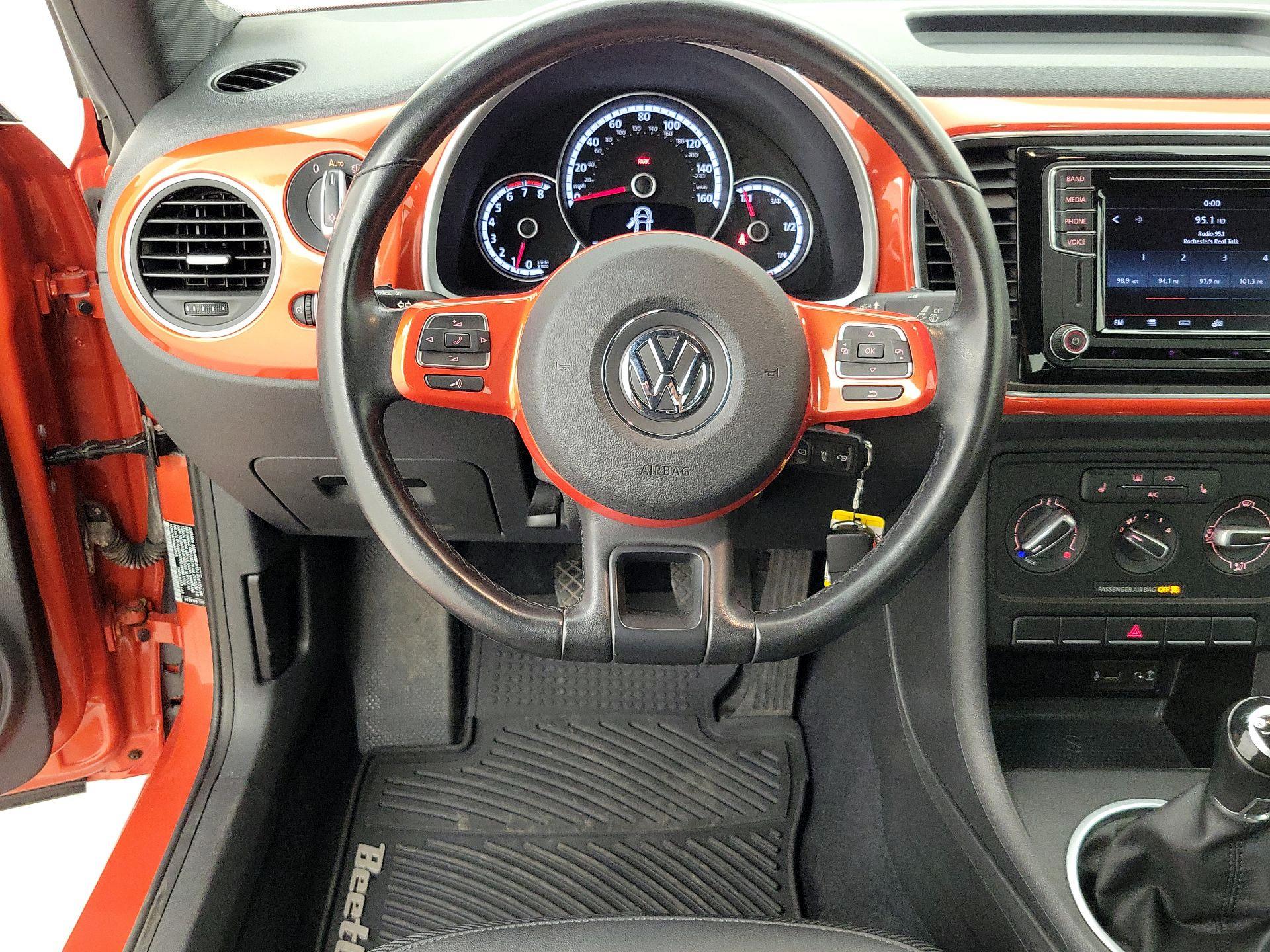 Thumbnail: 2016 Volkswagen Beetle - 10