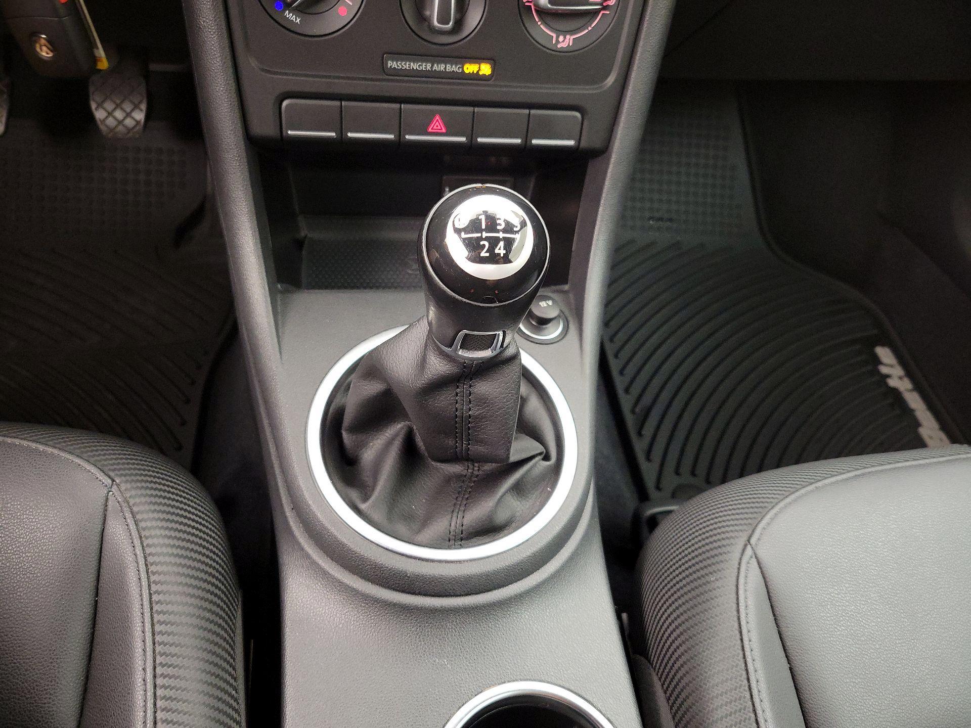 Thumbnail: 2016 Volkswagen Beetle - 16