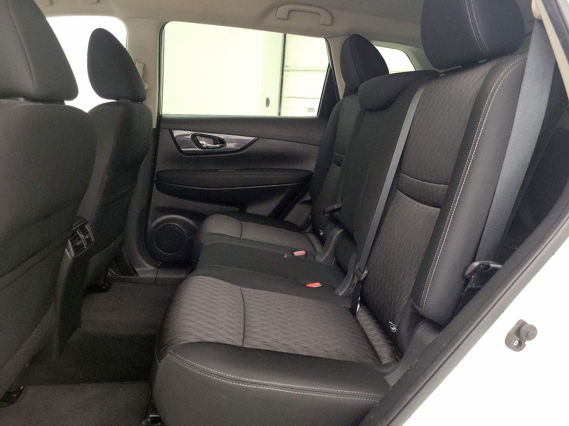 Thumbnail: 2019 Nissan Rogue - 19