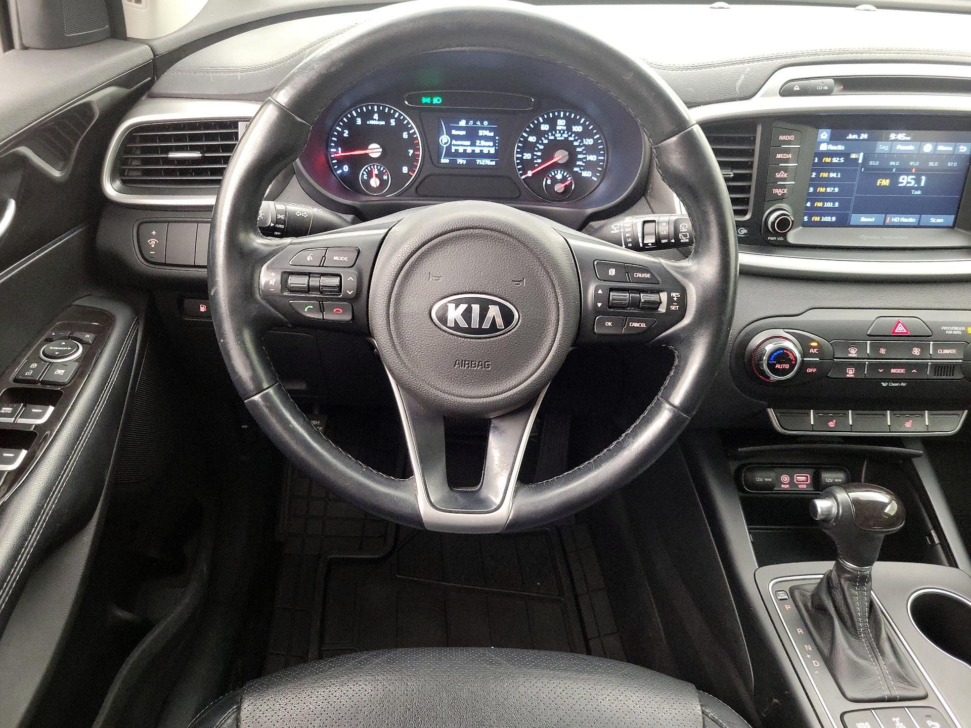 Thumbnail: 2017 Kia Sorento - 10