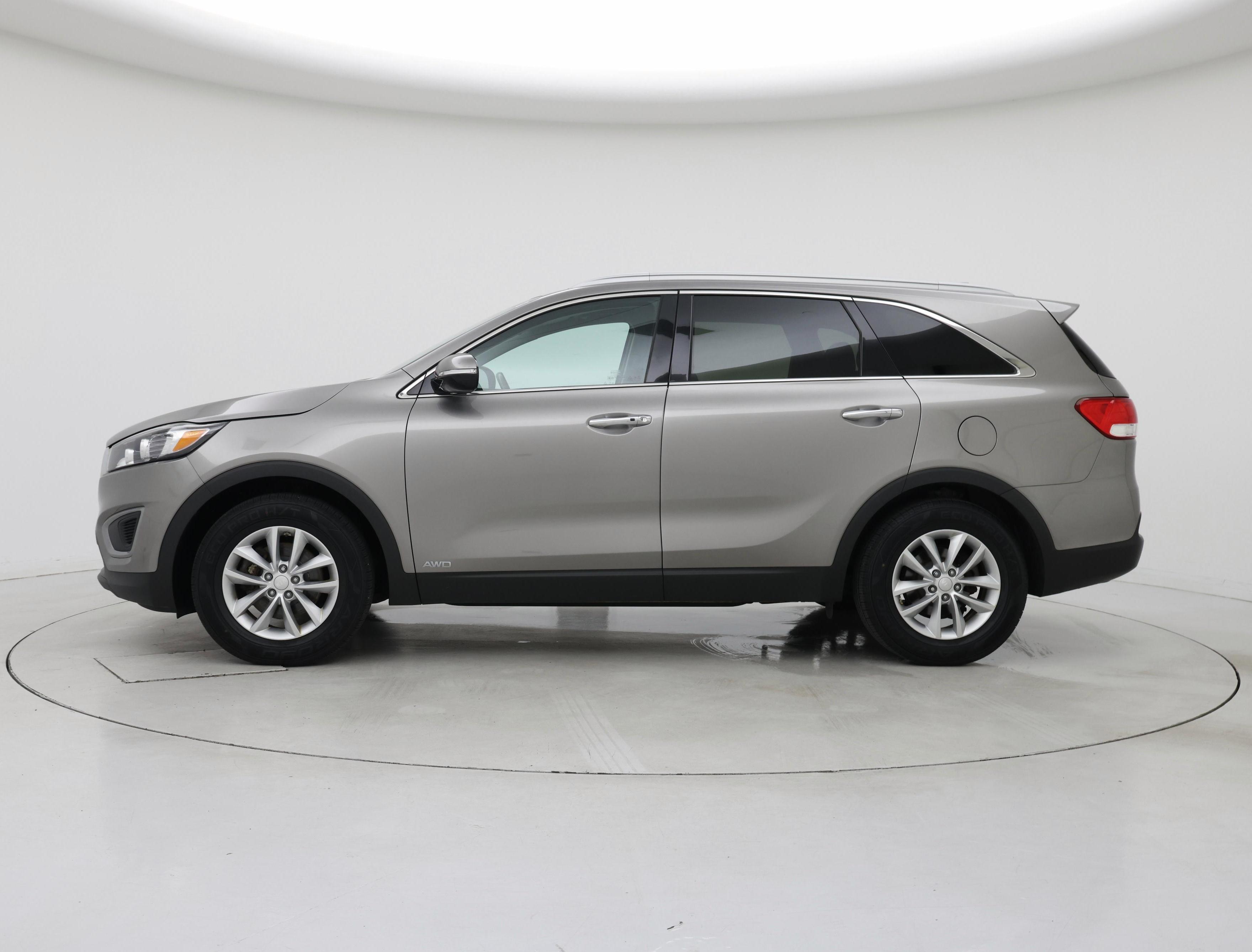Thumbnail: 2017 Kia Sorento - 3