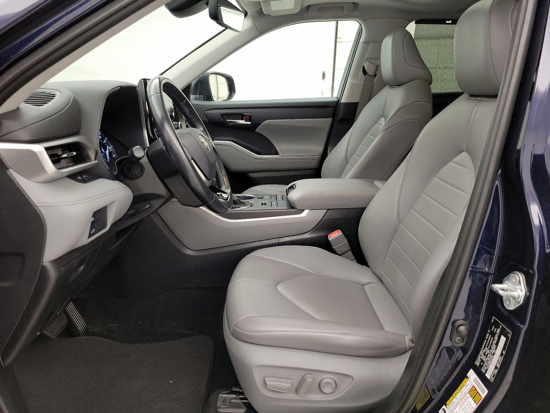 Thumbnail: 2021 Toyota Highlander - 11