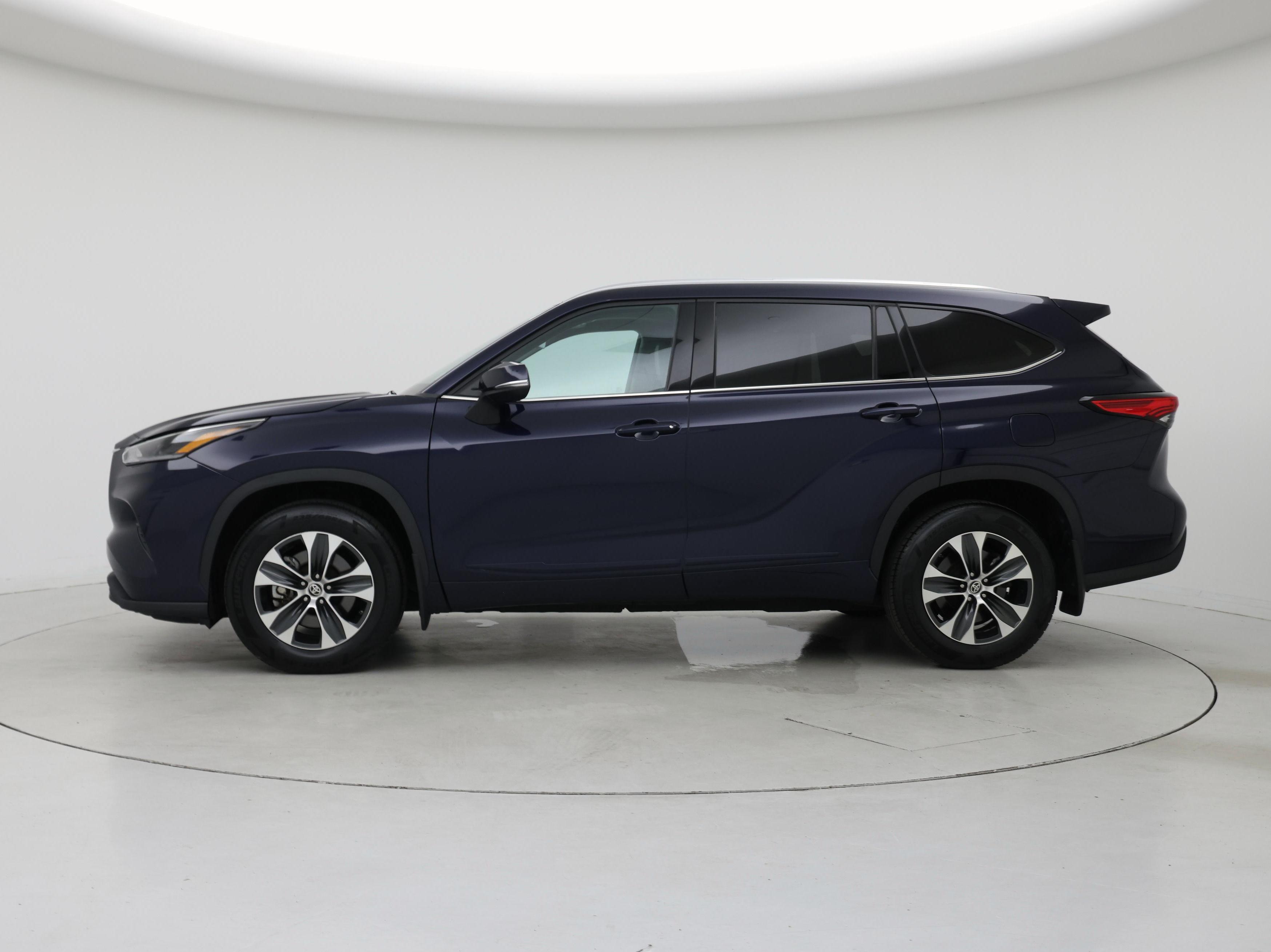 Thumbnail: 2021 Toyota Highlander - 3