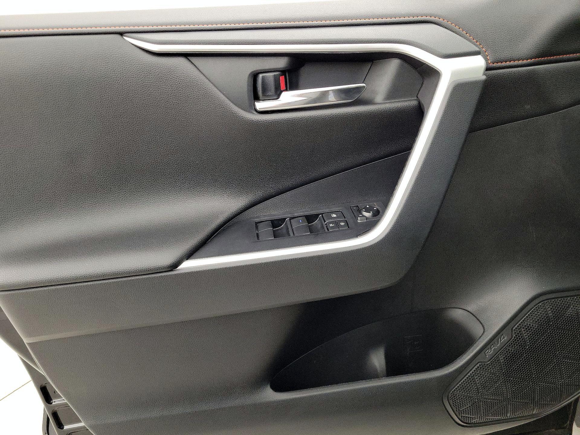 Thumbnail: 2019 Toyota RAV4 - 12
