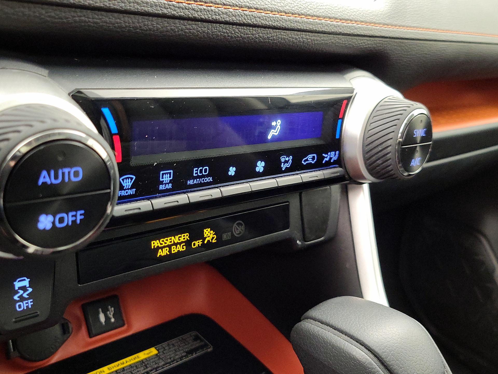 Thumbnail: 2019 Toyota RAV4 - 17