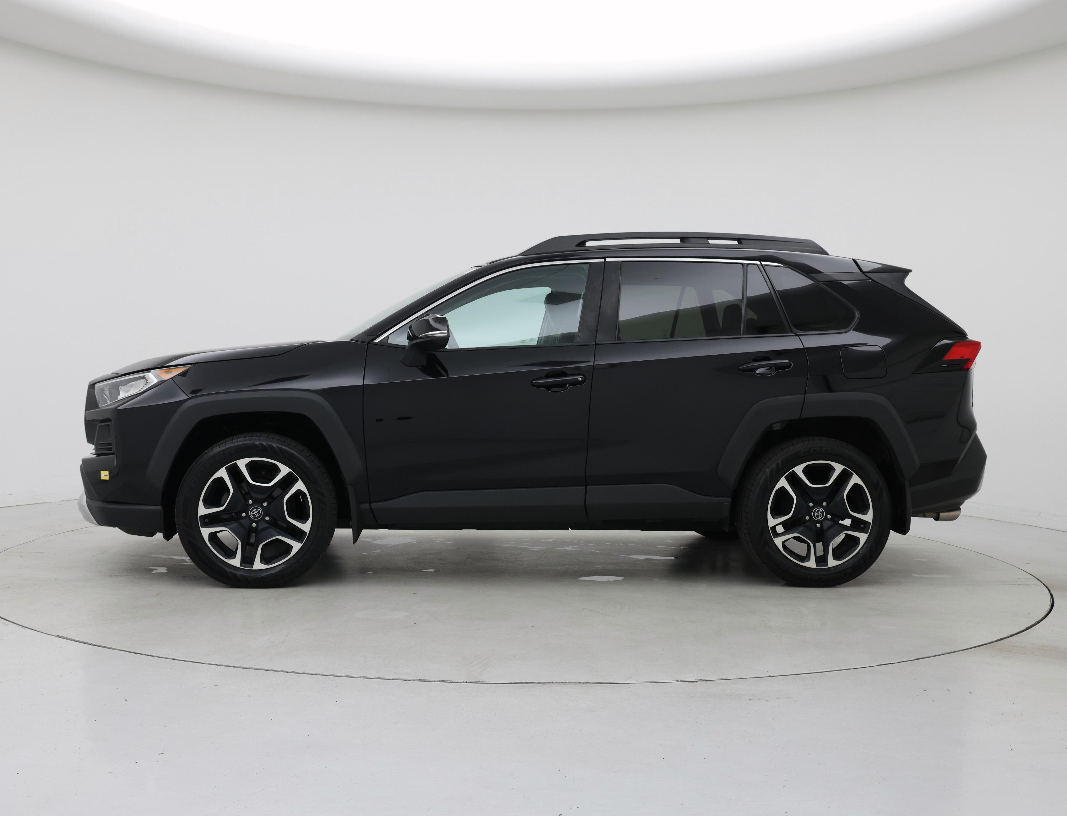 Thumbnail: 2019 Toyota RAV4 - 3