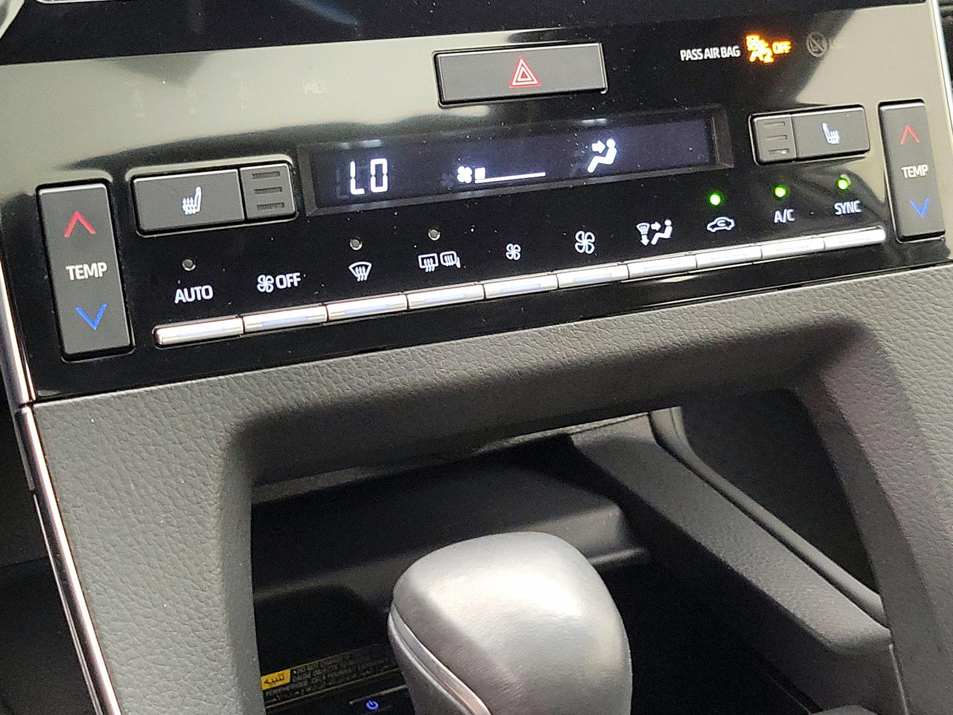 Thumbnail: 2021 Toyota Avalon - 16