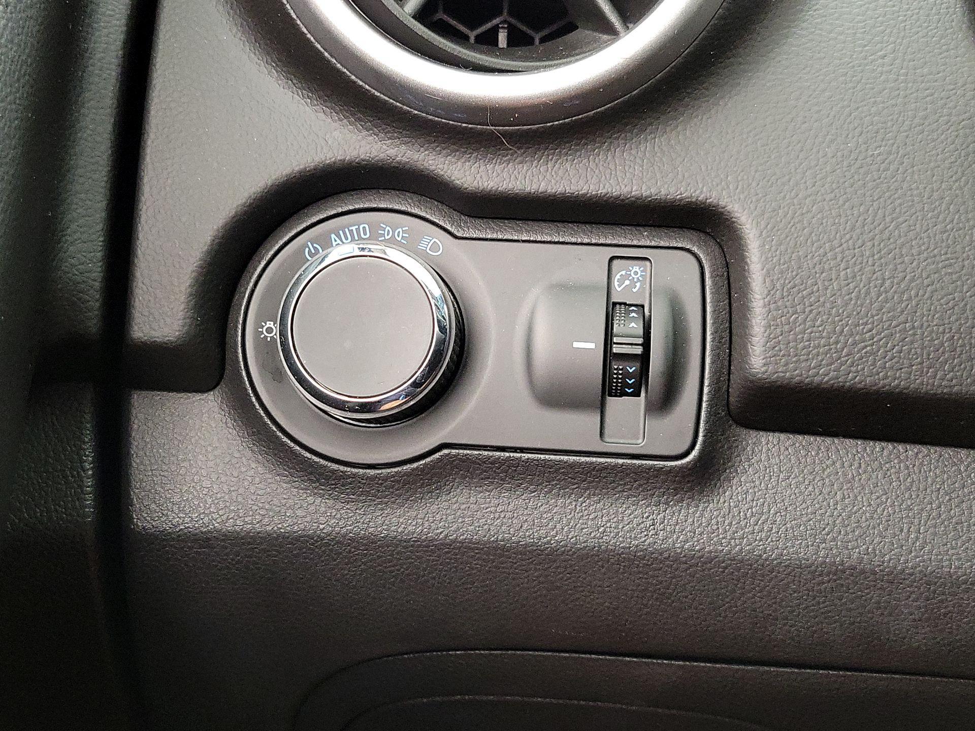 Thumbnail: 2015 Chevrolet Trax - 13