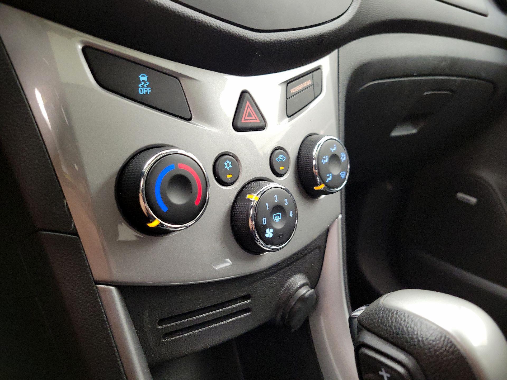 Thumbnail: 2015 Chevrolet Trax - 16