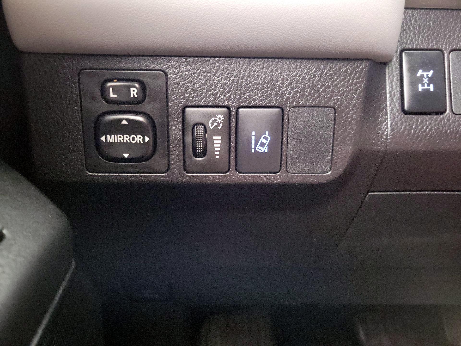 Thumbnail: 2017 Toyota RAV4 - 13