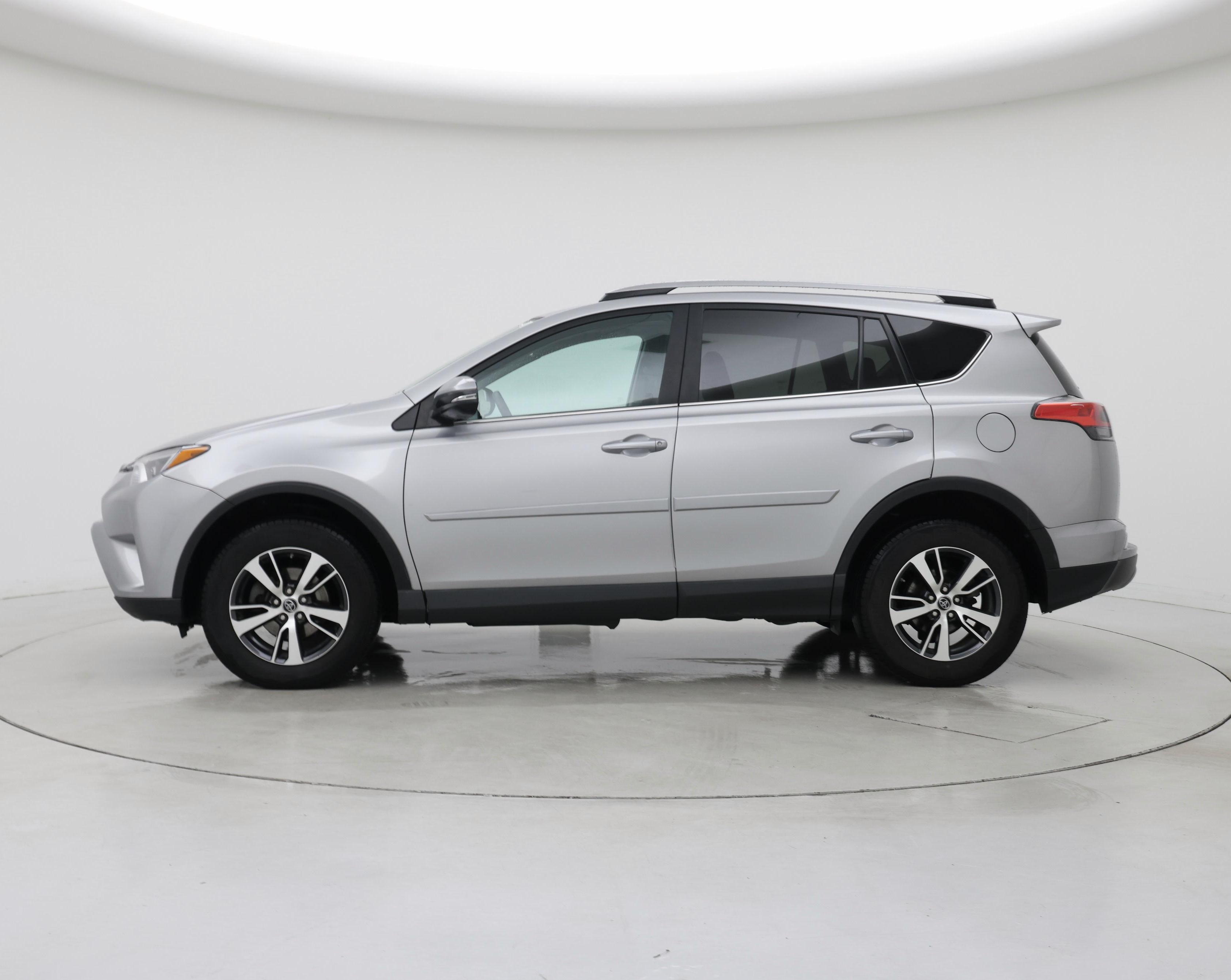 Thumbnail: 2017 Toyota RAV4 - 3