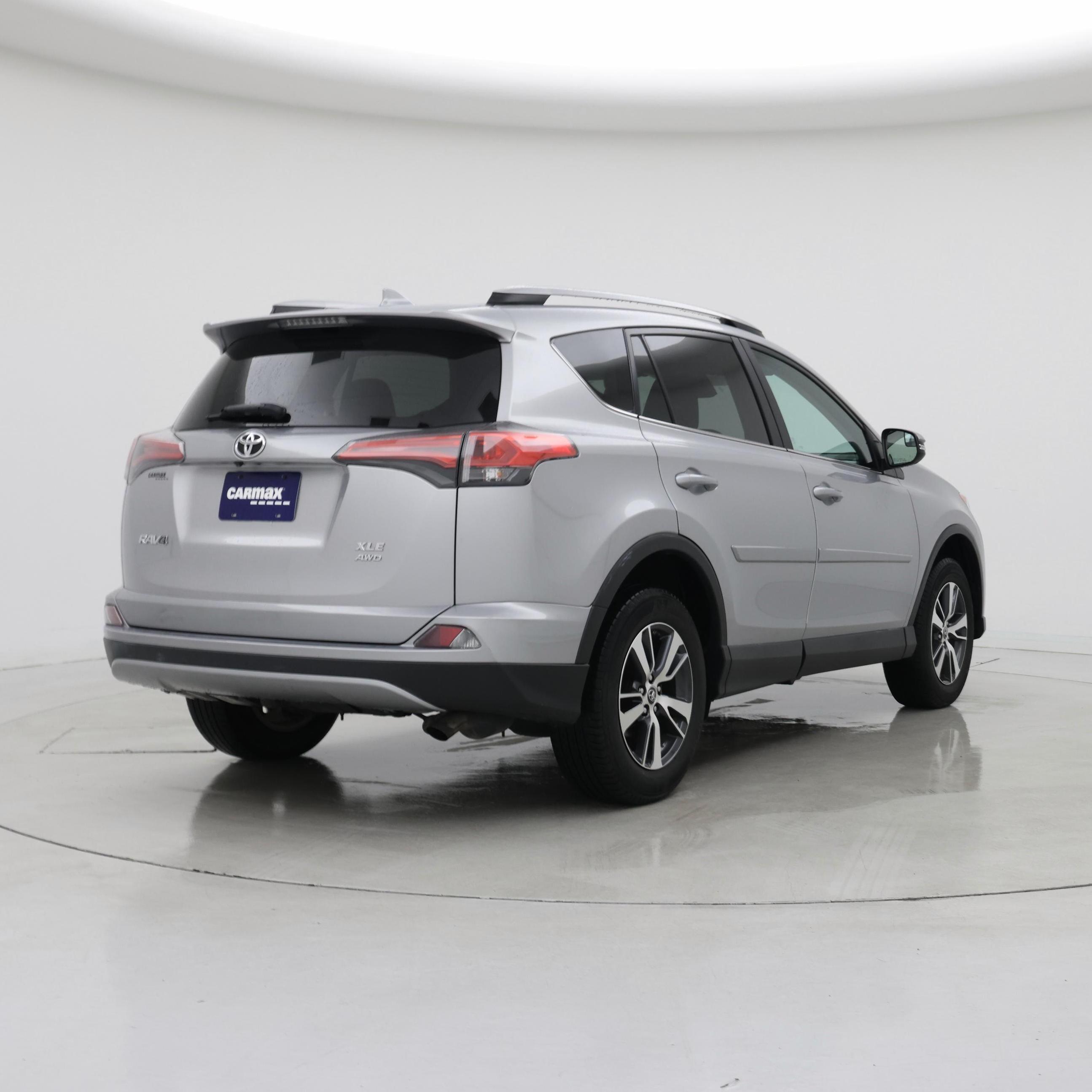 Thumbnail: 2017 Toyota RAV4 - 8