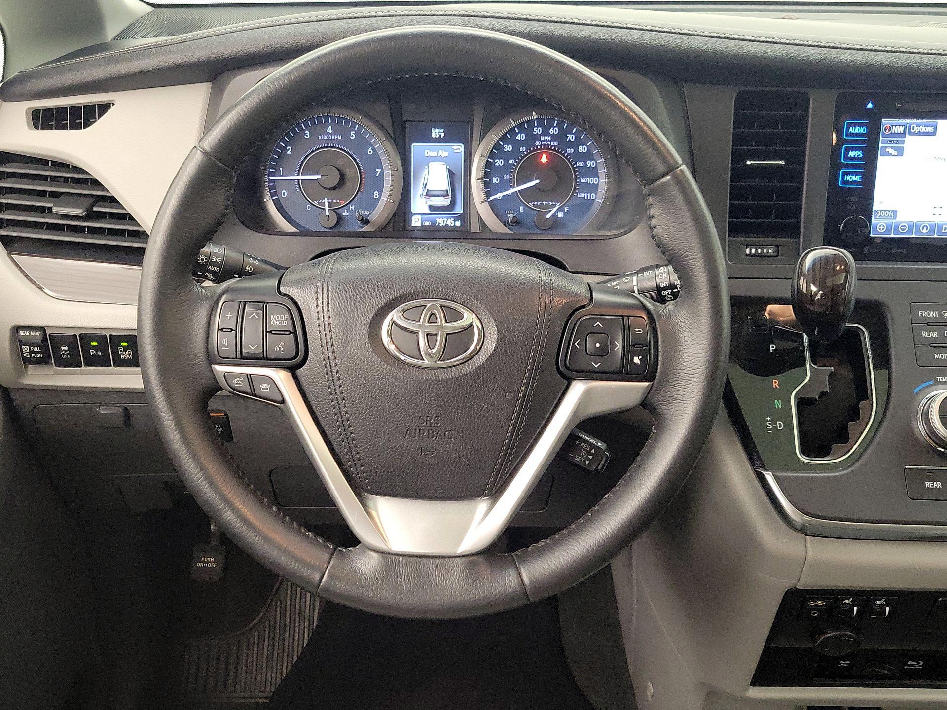 Thumbnail: 2017 Toyota Sienna - 10
