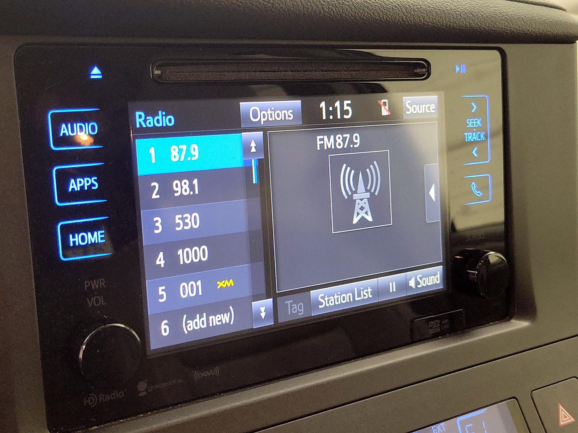 Thumbnail: 2017 Toyota Sienna - 16