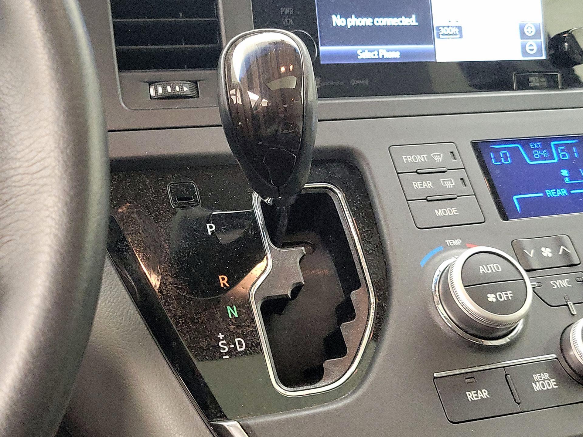 Thumbnail: 2017 Toyota Sienna - 18