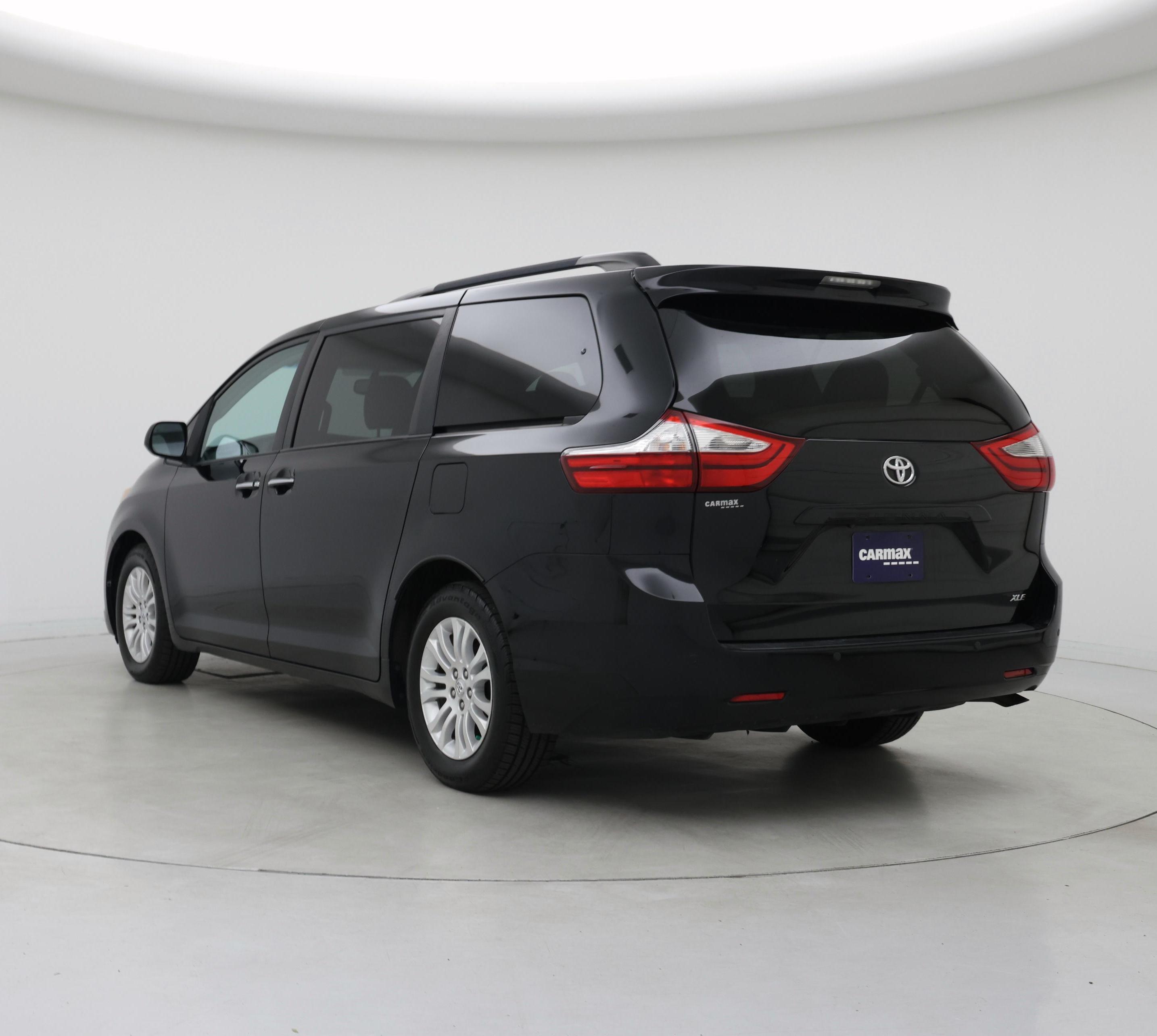 Thumbnail: 2017 Toyota Sienna - 2