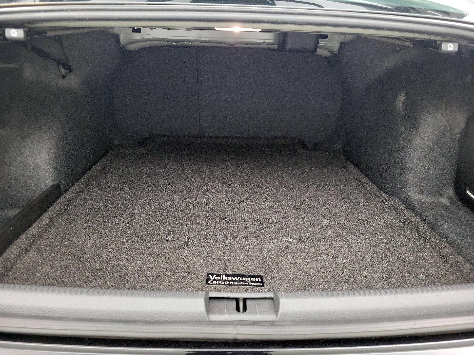 Thumbnail: 2018 Volkswagen Passat - 20