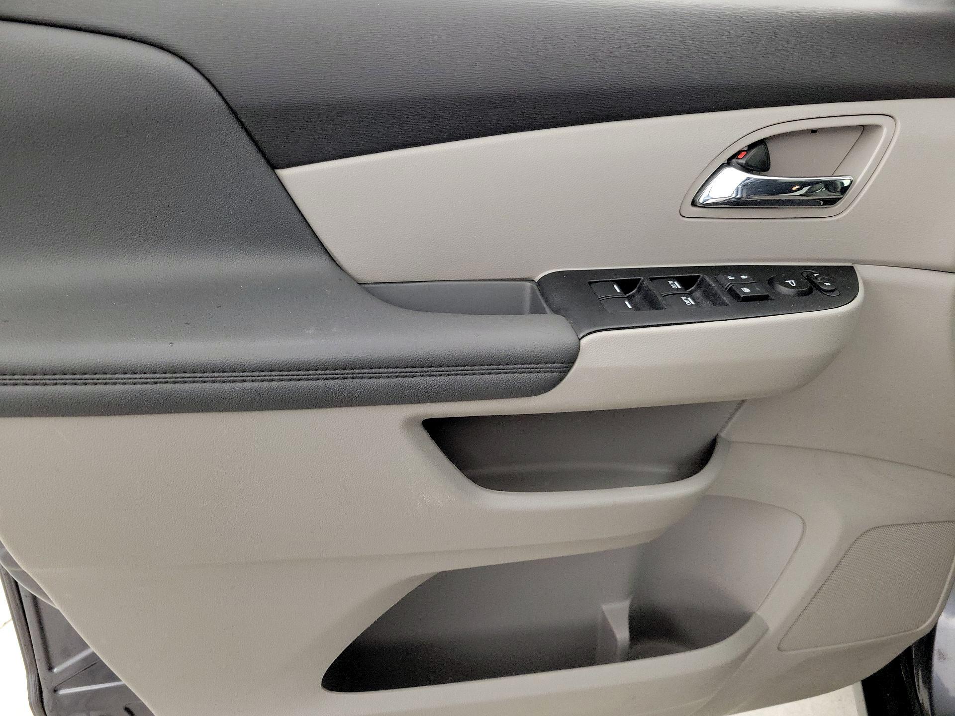 Thumbnail: 2014 Honda Odyssey - 12
