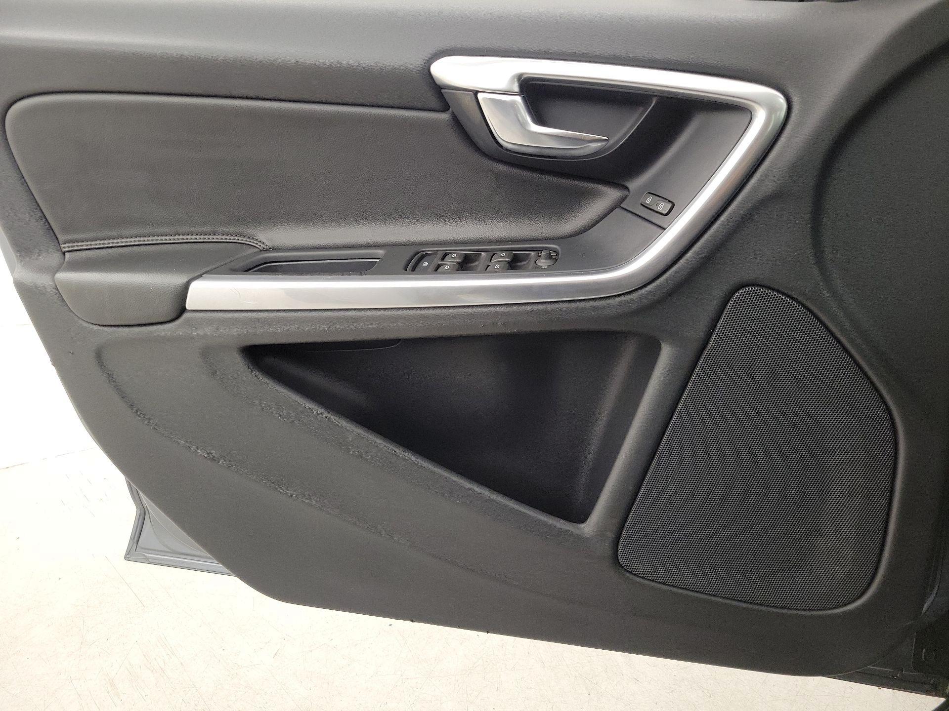 Thumbnail: 2017 Volvo S60 - 12