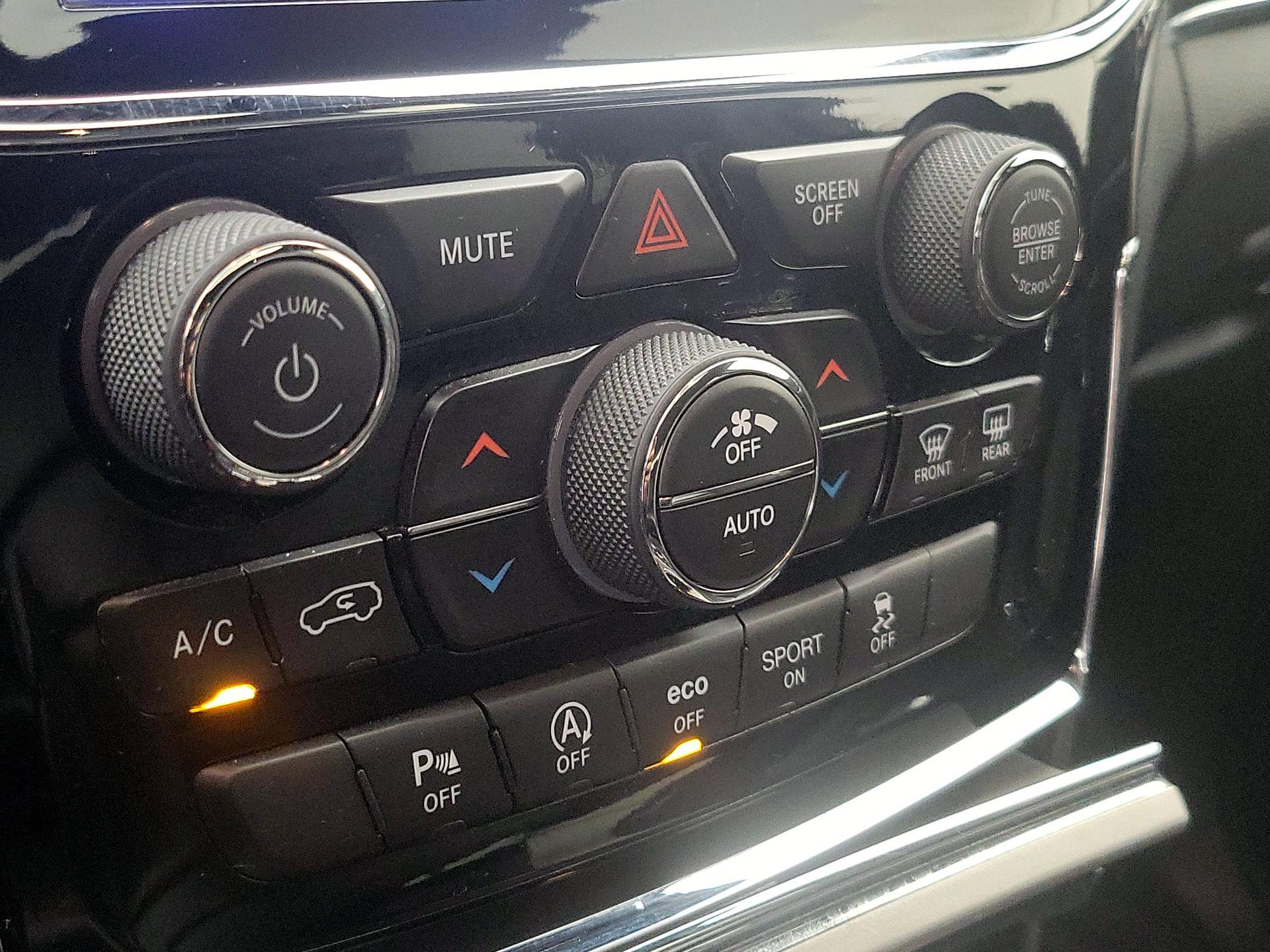 Thumbnail: 2019 Jeep Grand Cherokee - 17